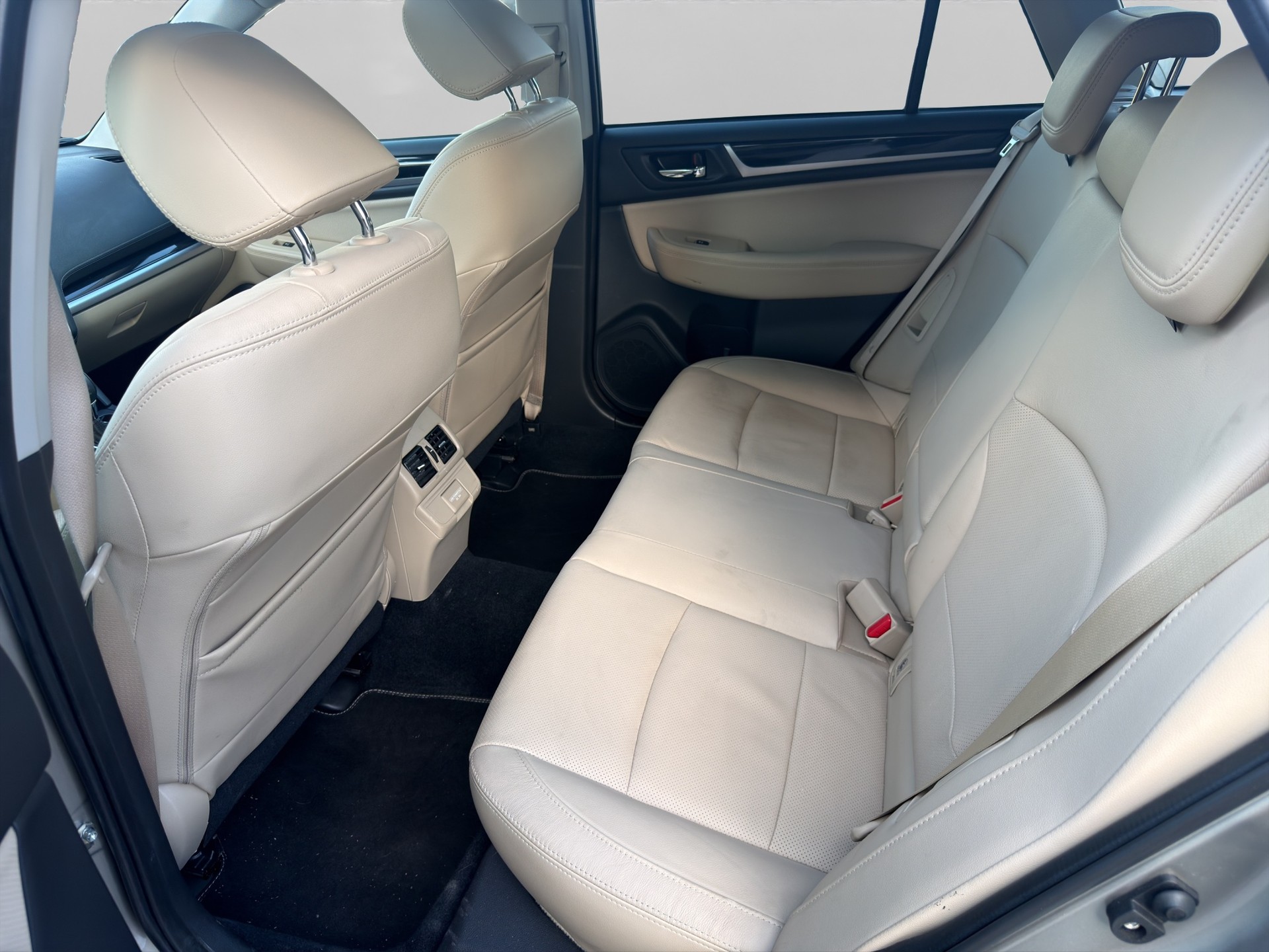 SUBARU Outback 2.5i Luxury AWD Lineartronic-image-10
