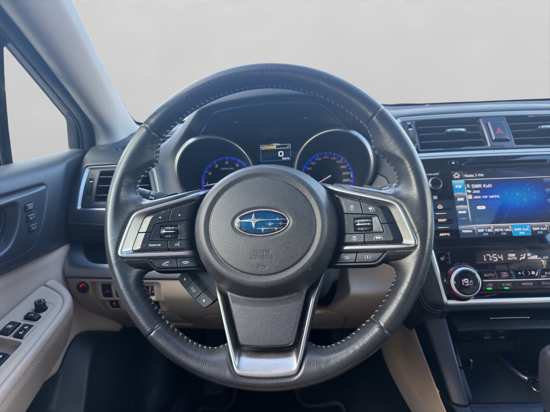 SUBARU Outback 2.5i Luxury AWD Lineartronic-image-11