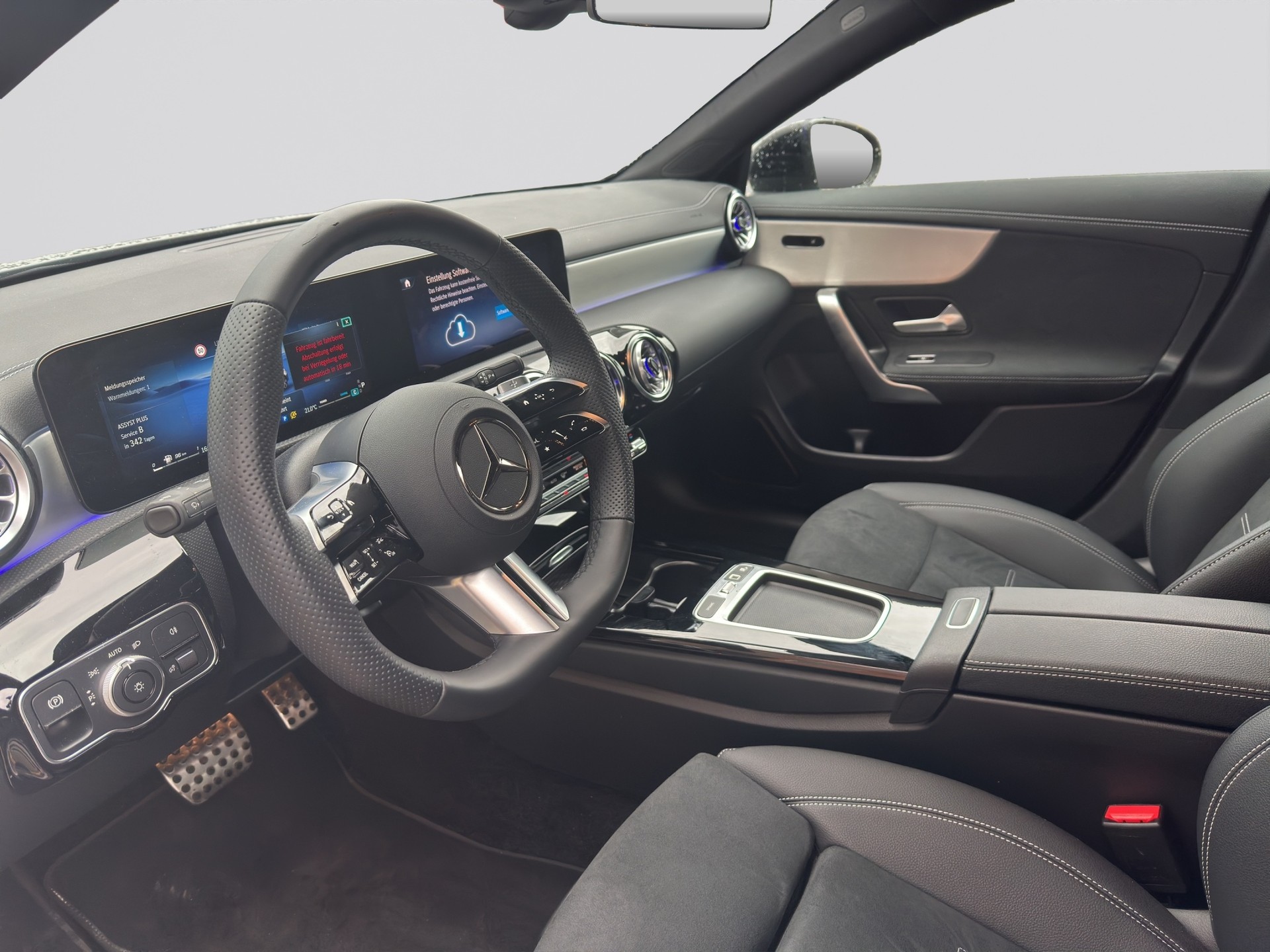MERCEDES-BENZ CLA 200 7G-DCT AMG Edition Night-image-6