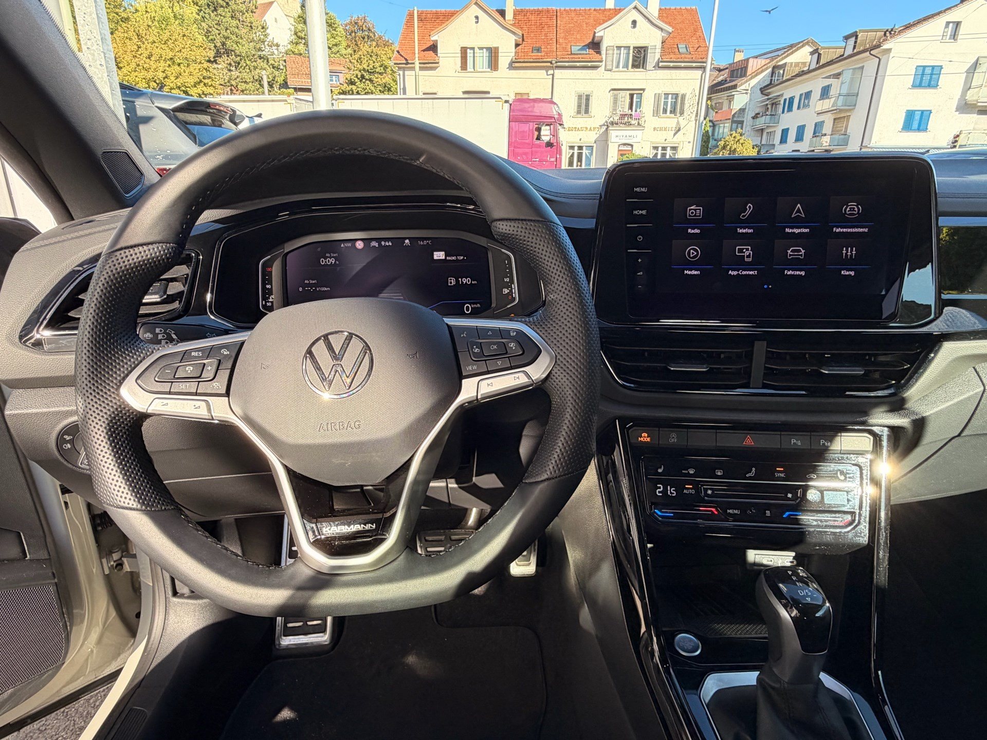 VW T-Roc R-LINE EDITION KARMANN PLUS *** 5 JAHRE VW GARANTIE & STANDHEIZUNG ***-image-8