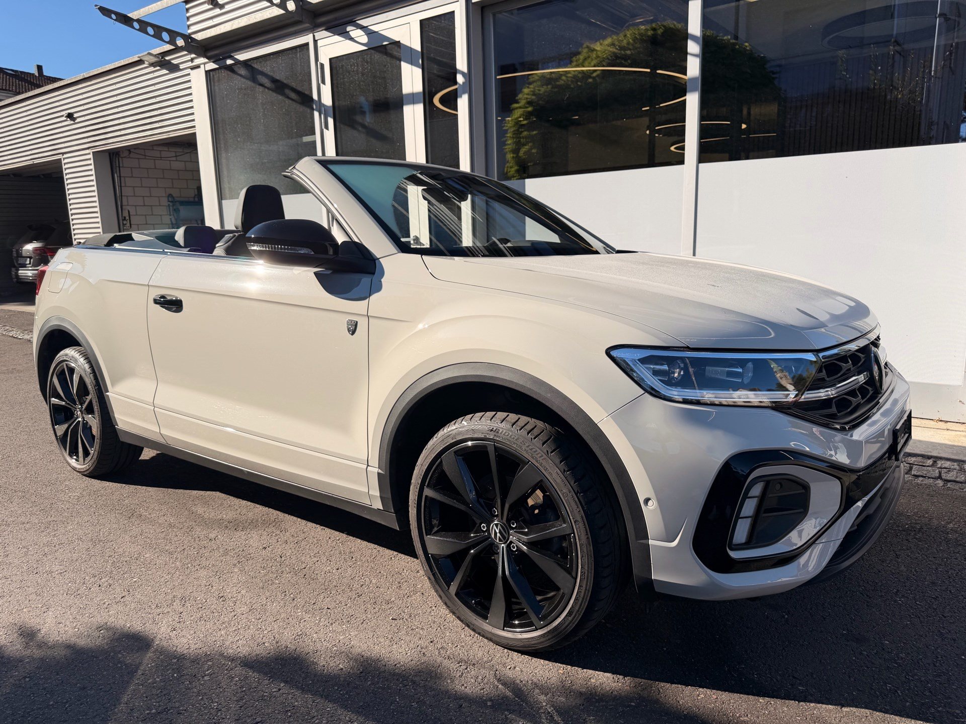 VW T-Roc R-LINE EDITION KARMANN PLUS *** 5 JAHRE VW GARANTIE & STANDHEIZUNG ***-image-2
