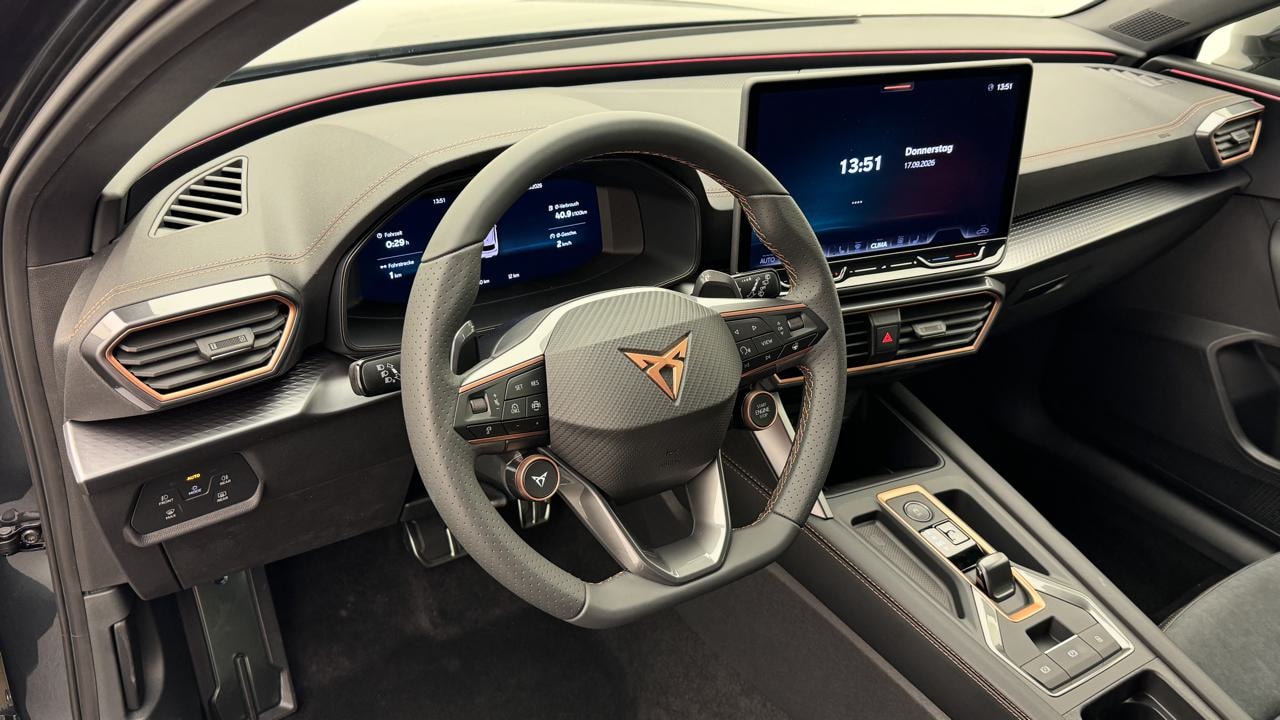 CUPRA LEON ST 2.0 TSI VZ Black Edition-image-6