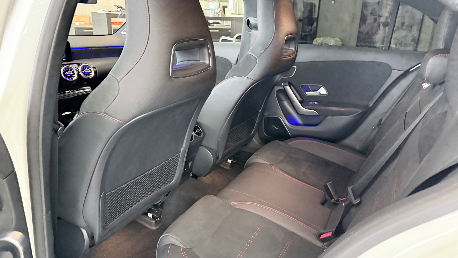 MERCEDES-BENZ A 250 AMG Line 4m-image-17