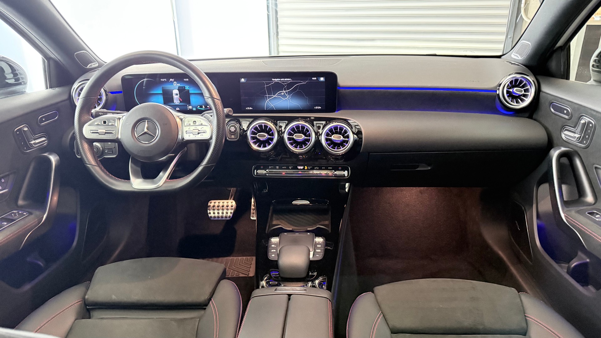 MERCEDES-BENZ A 250 AMG Line 4m-image-4