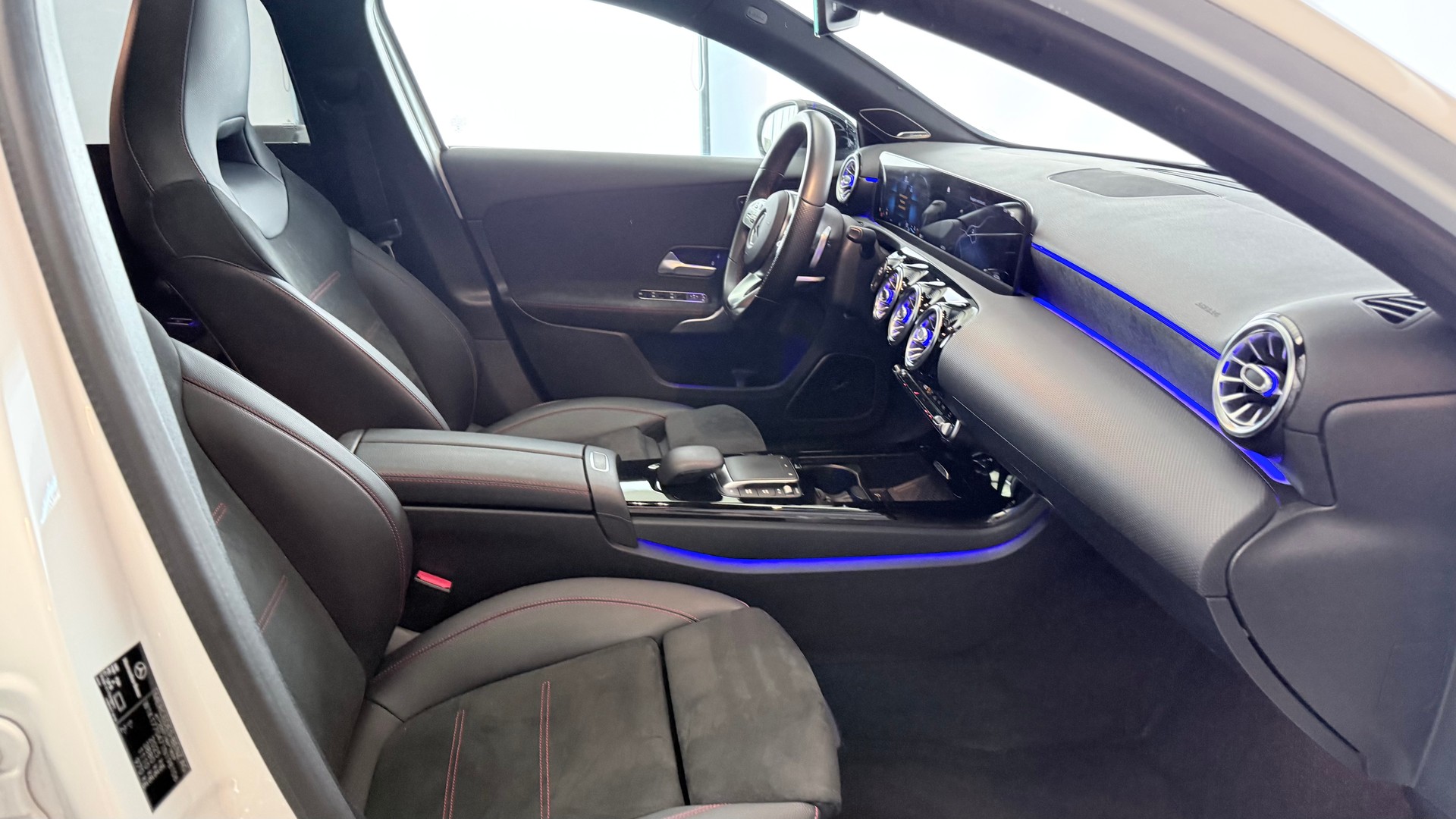 MERCEDES-BENZ A 250 AMG Line 4m-image-3