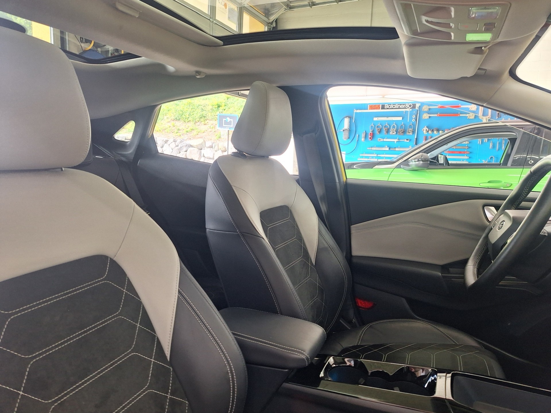 FORD Puma Elektro 46kWh Premium⚡CH-Fahrzeug mit Herstellergarantie bis Mai 2028 & Vollausstattung⚡-image-14