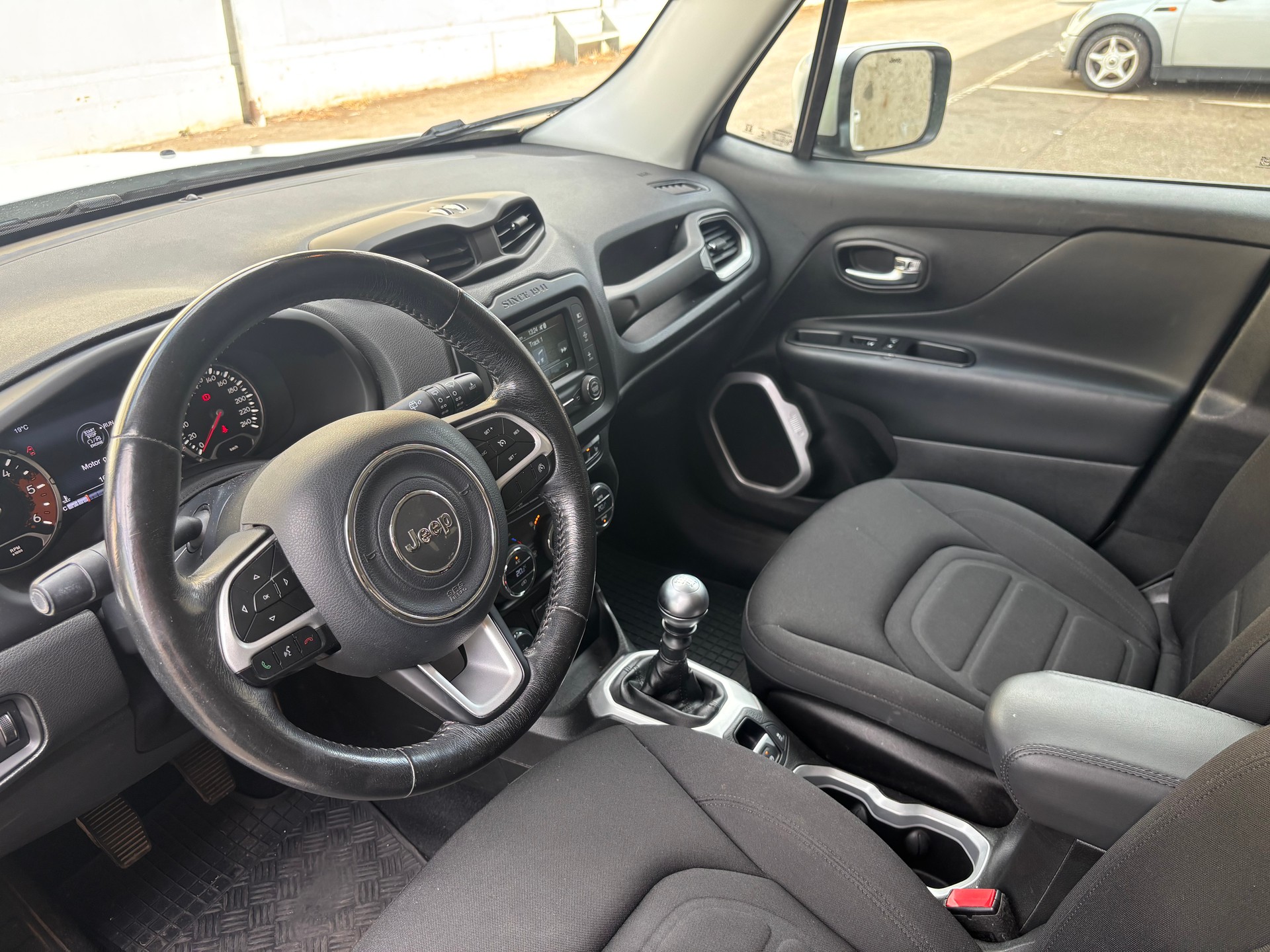 JEEP RENEGADE-image-3