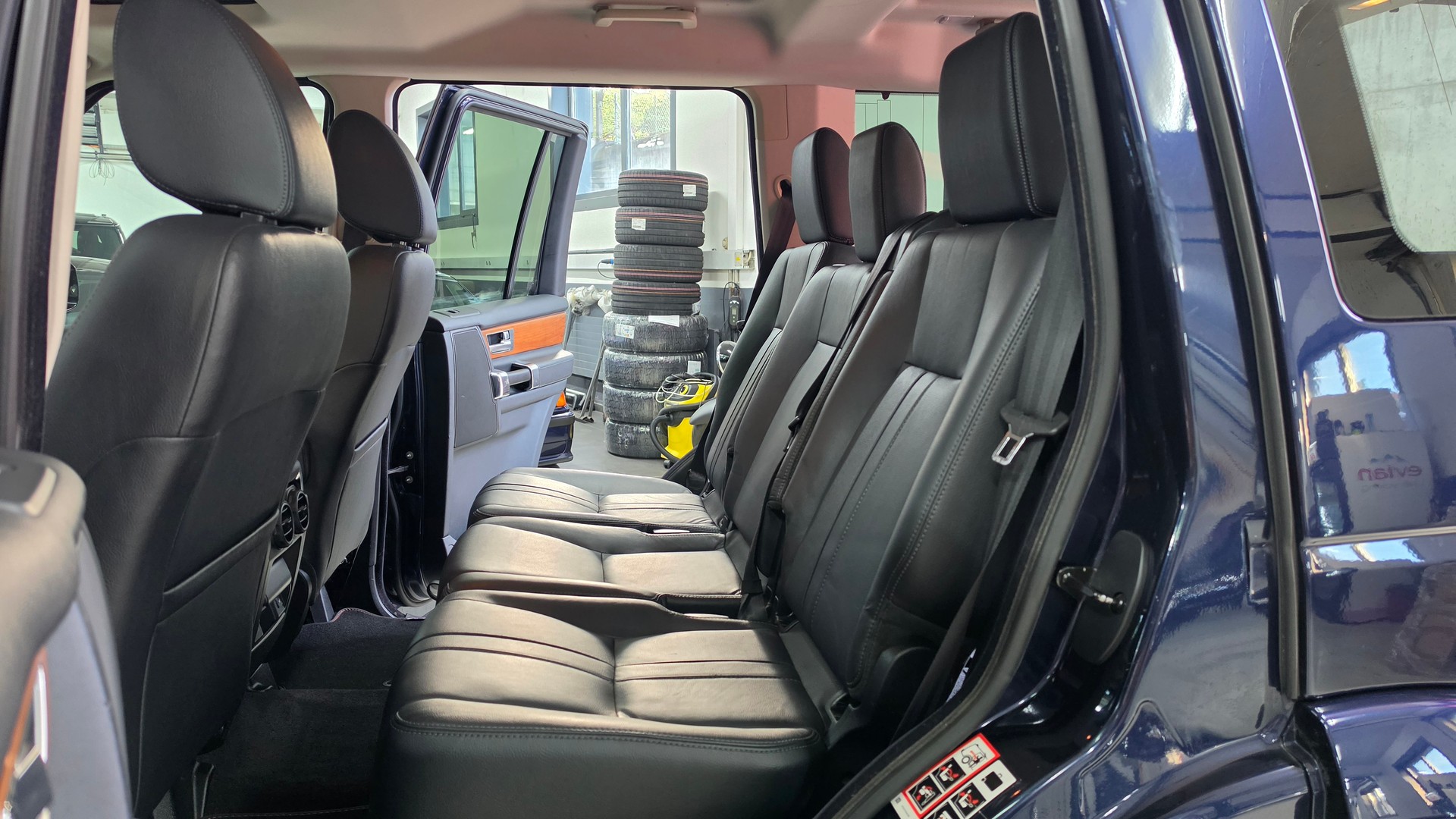 LAND ROVER Discovery 3.0 SDV6 HSE Automatic-image-23