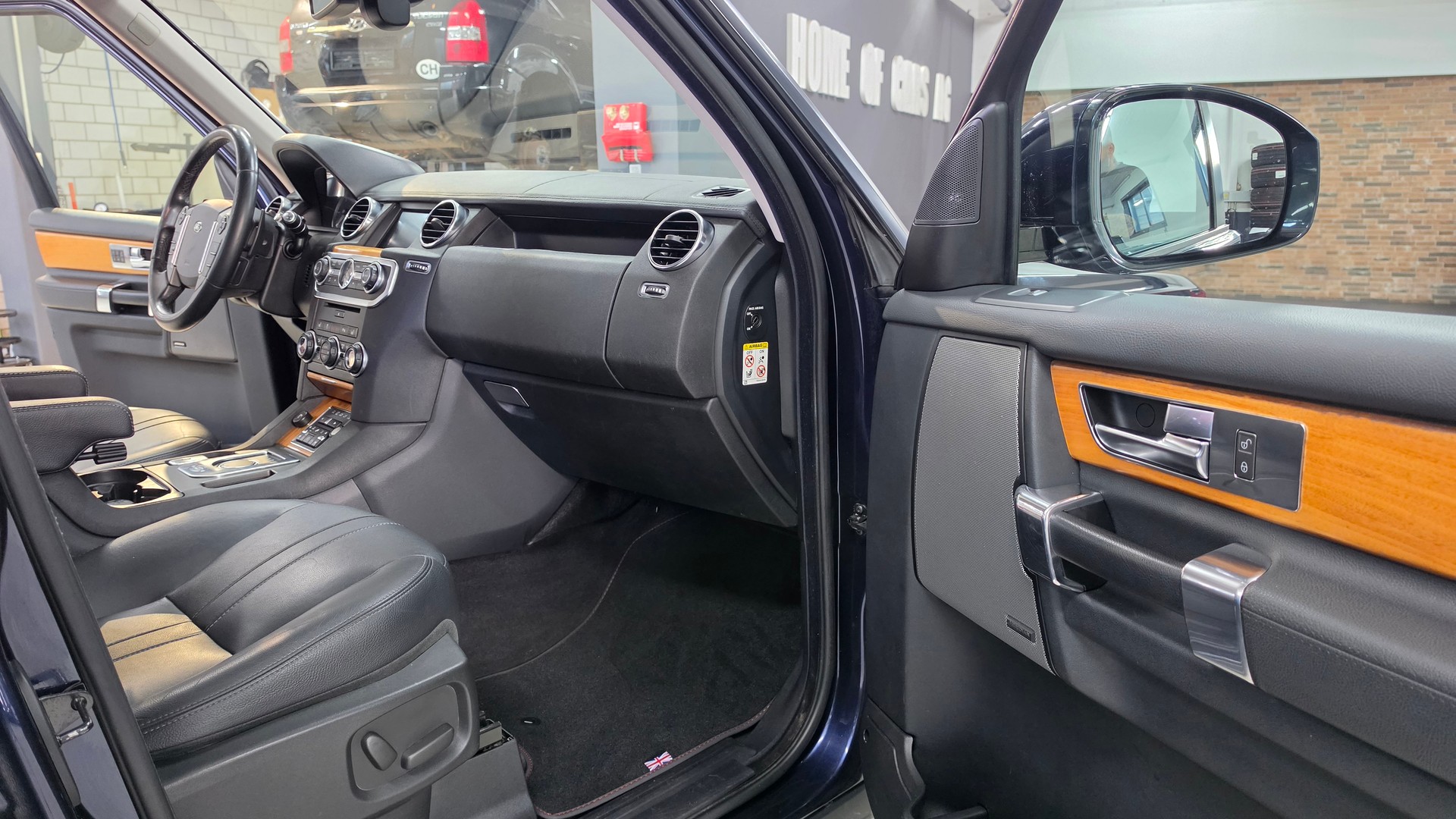 LAND ROVER Discovery 3.0 SDV6 HSE Automatic-image-26