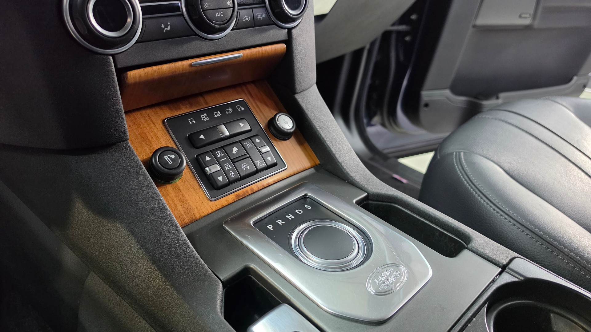 LAND ROVER Discovery 3.0 SDV6 HSE Automatic-image-30