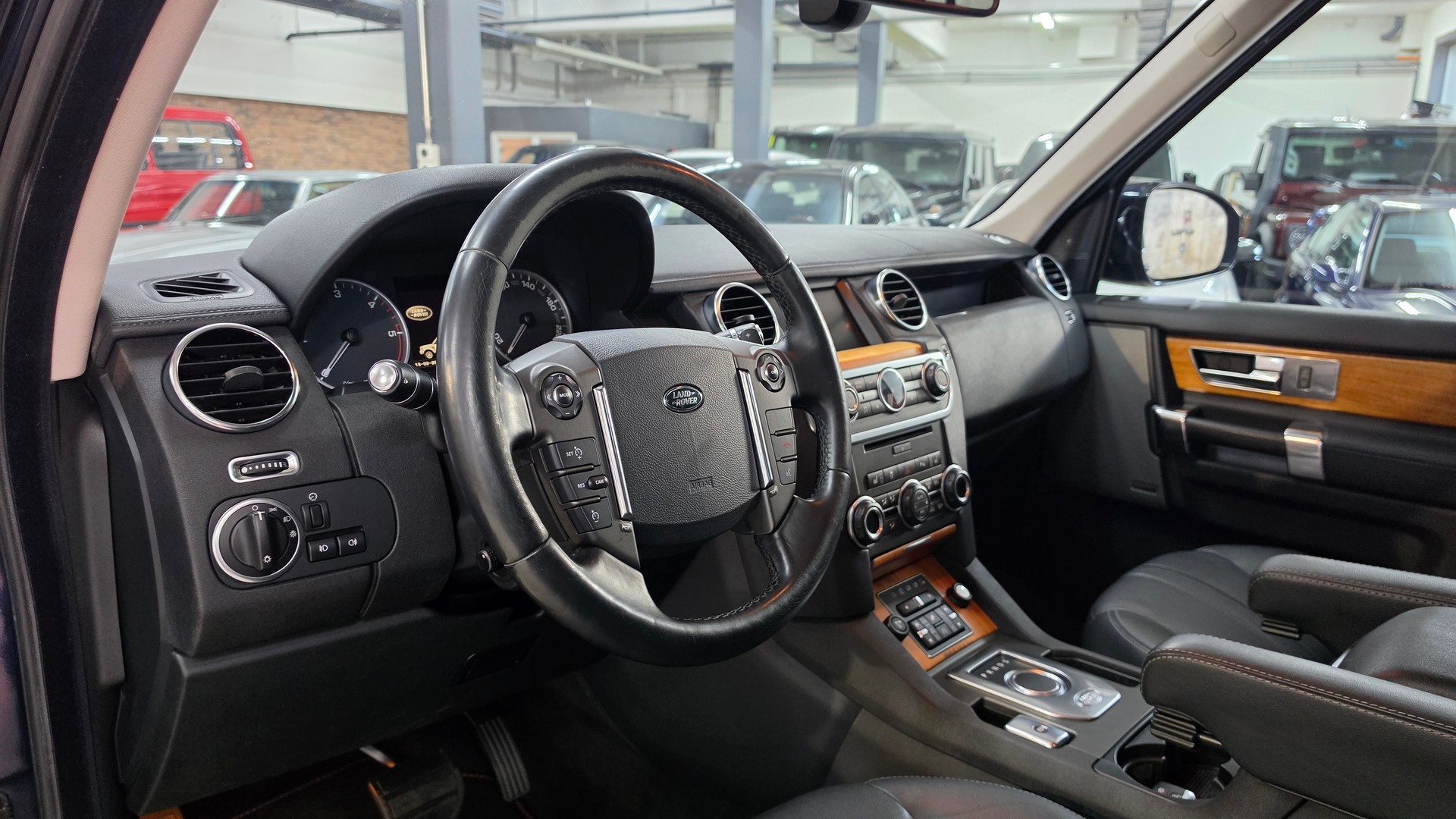 LAND ROVER Discovery 3.0 SDV6 HSE Automatic-image-20