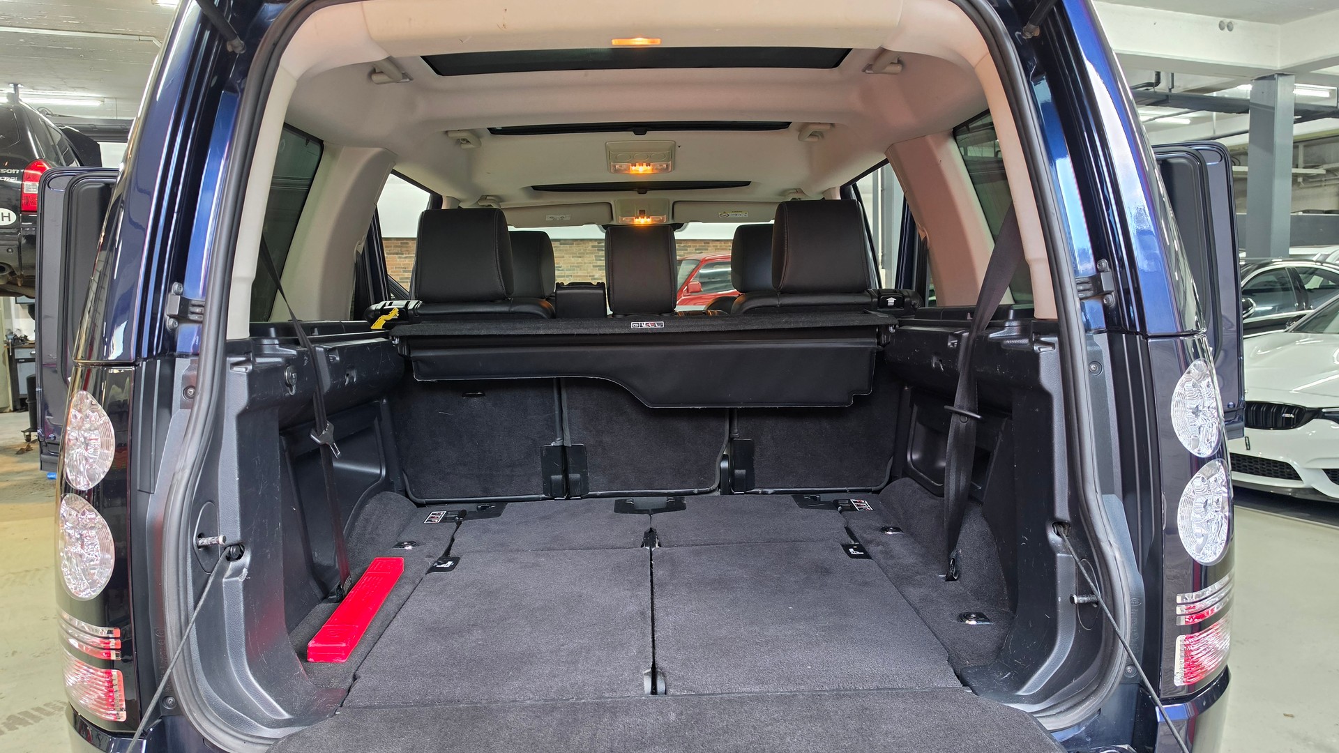 LAND ROVER Discovery 3.0 SDV6 HSE Automatic-image-29