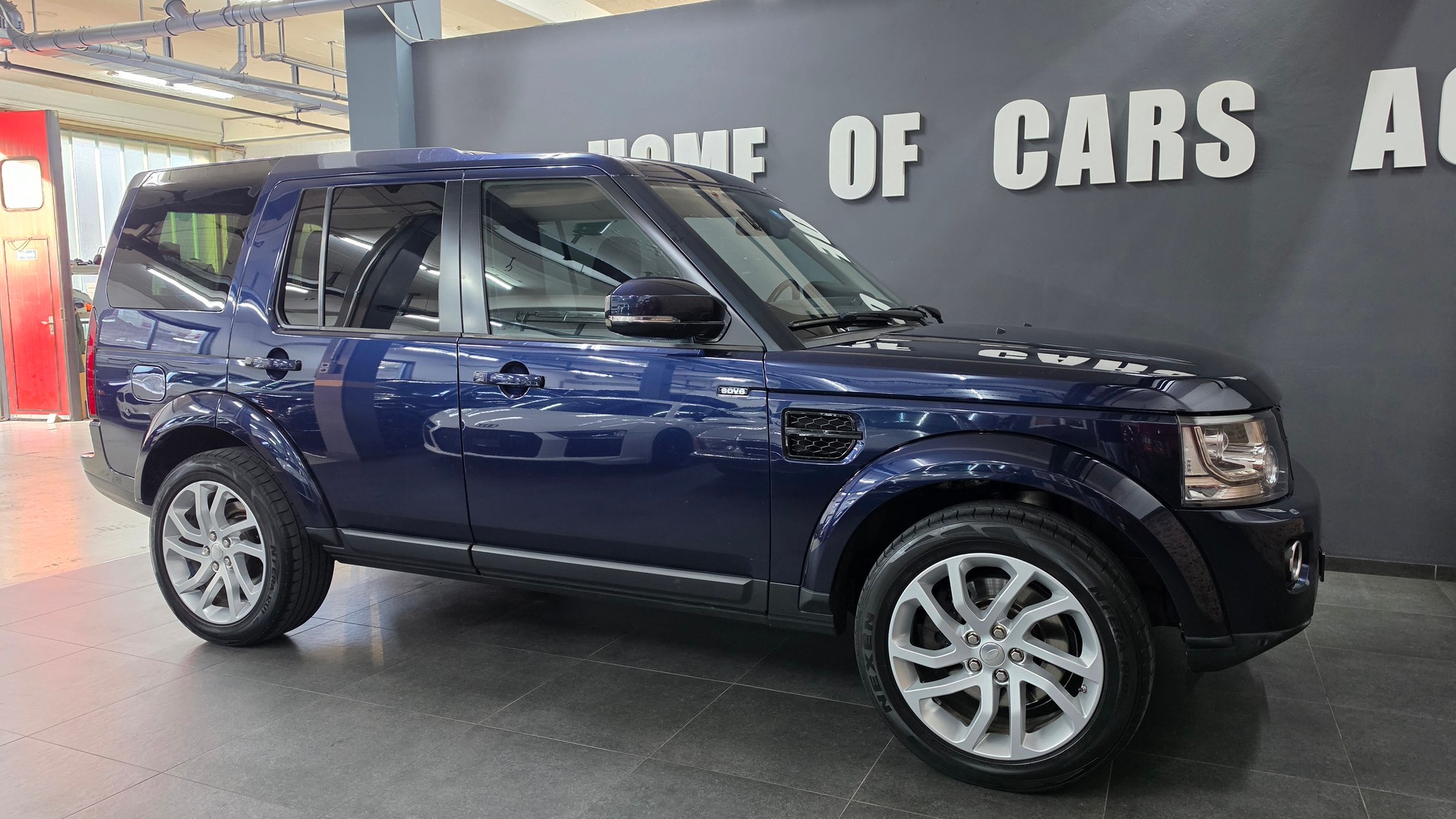 LAND ROVER Discovery 3.0 SDV6 HSE Automatic-image-15