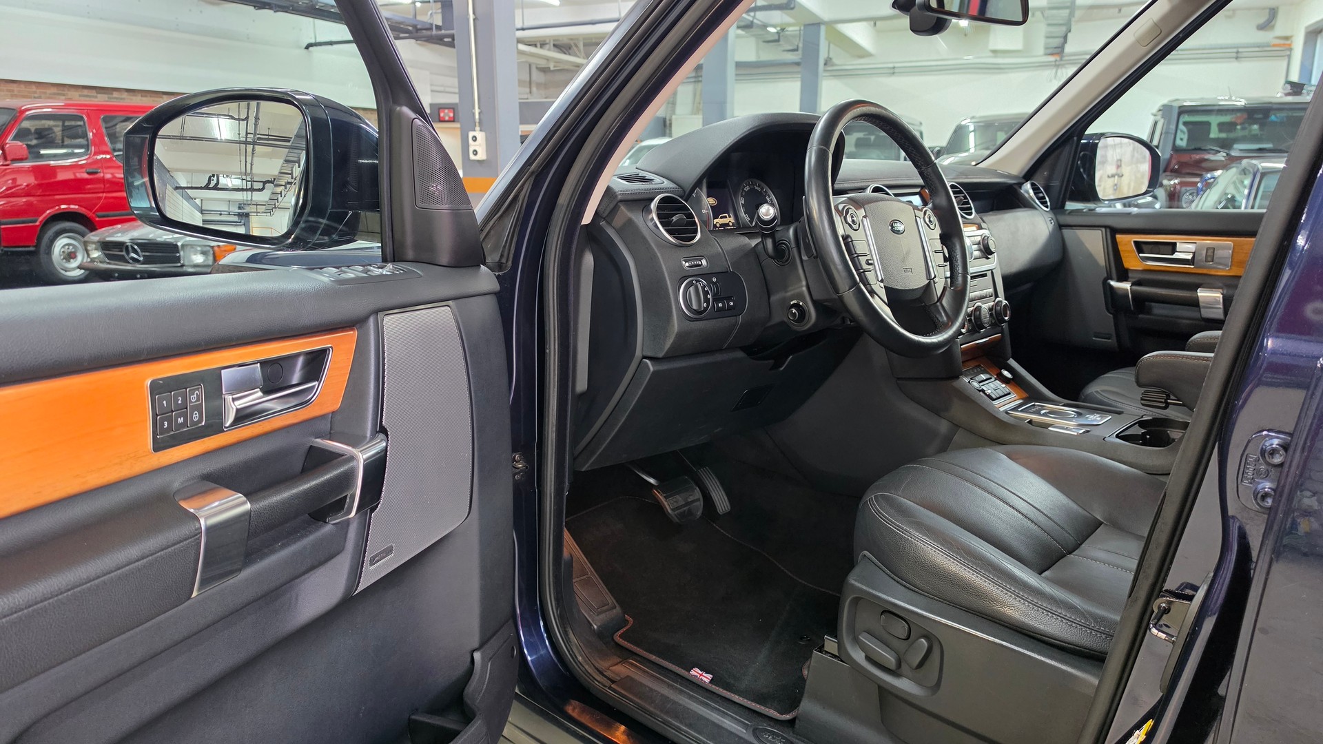 LAND ROVER Discovery 3.0 SDV6 HSE Automatic-image-21