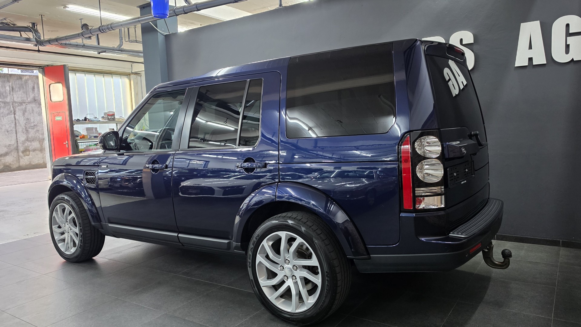LAND ROVER Discovery 3.0 SDV6 HSE Automatic-image-8