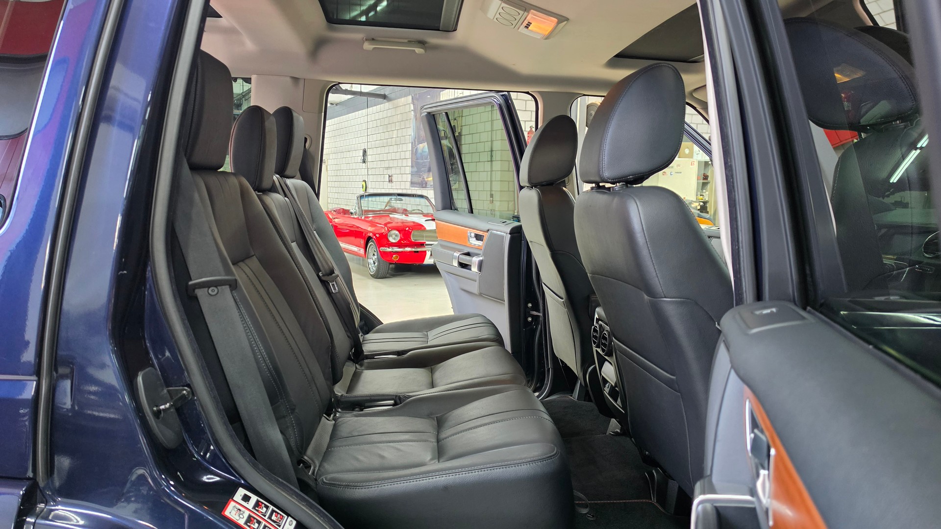 LAND ROVER Discovery 3.0 SDV6 HSE Automatic-image-28
