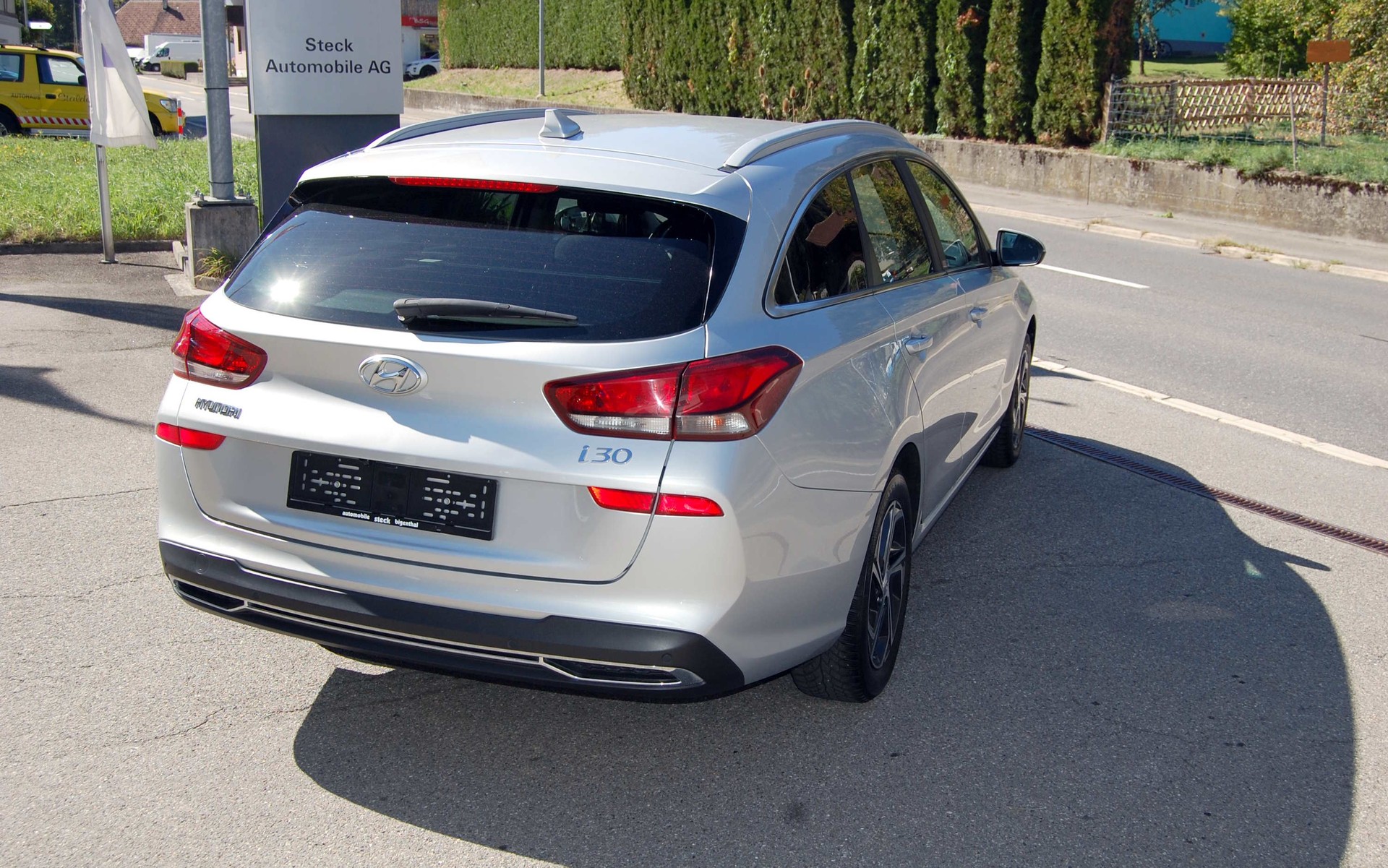 HYUNDAI i30 Wagon 1.5 T-GDi Amplia 48V MH DCT-image-4