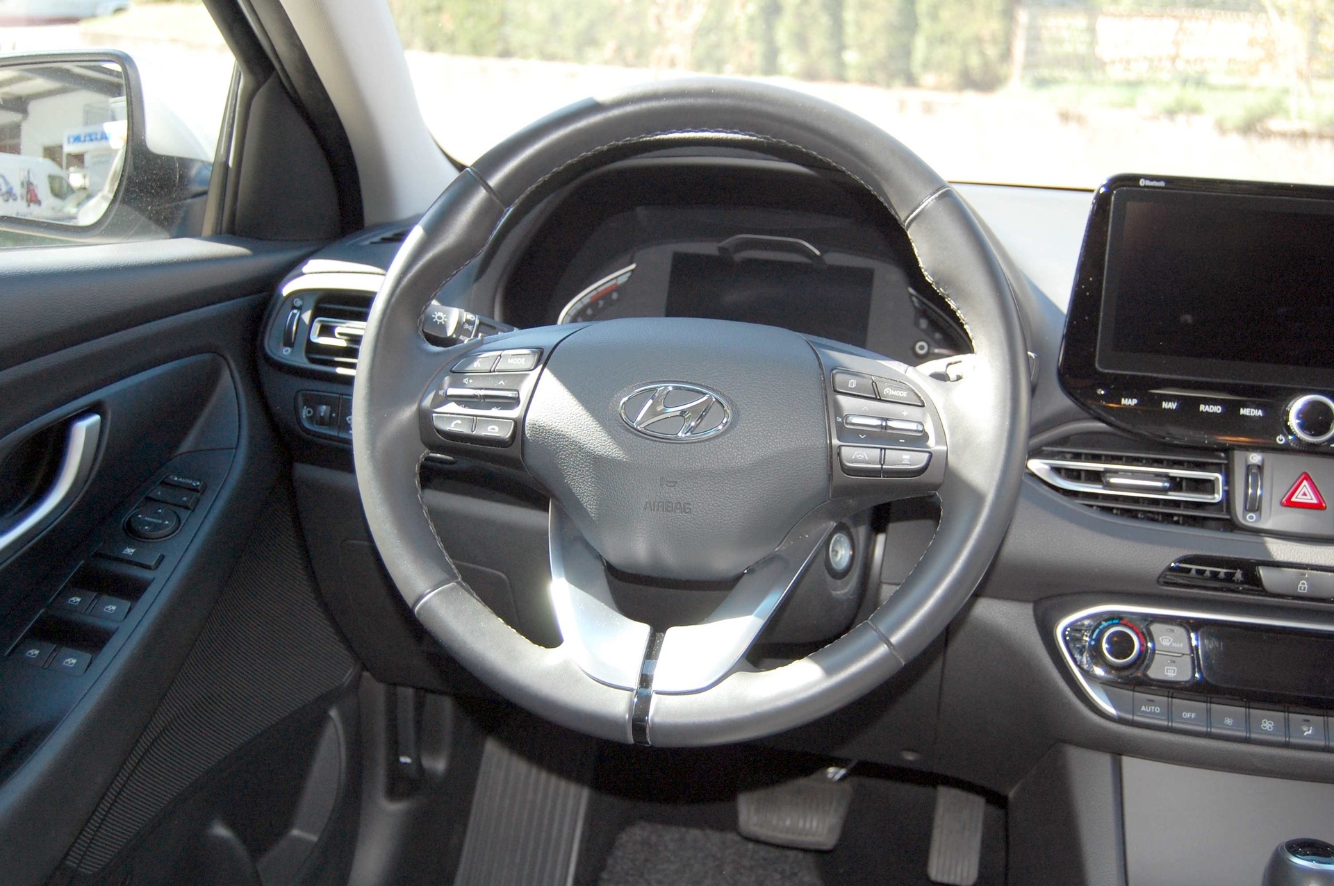 HYUNDAI i30 Wagon 1.5 T-GDi Amplia 48V MH DCT-image-11