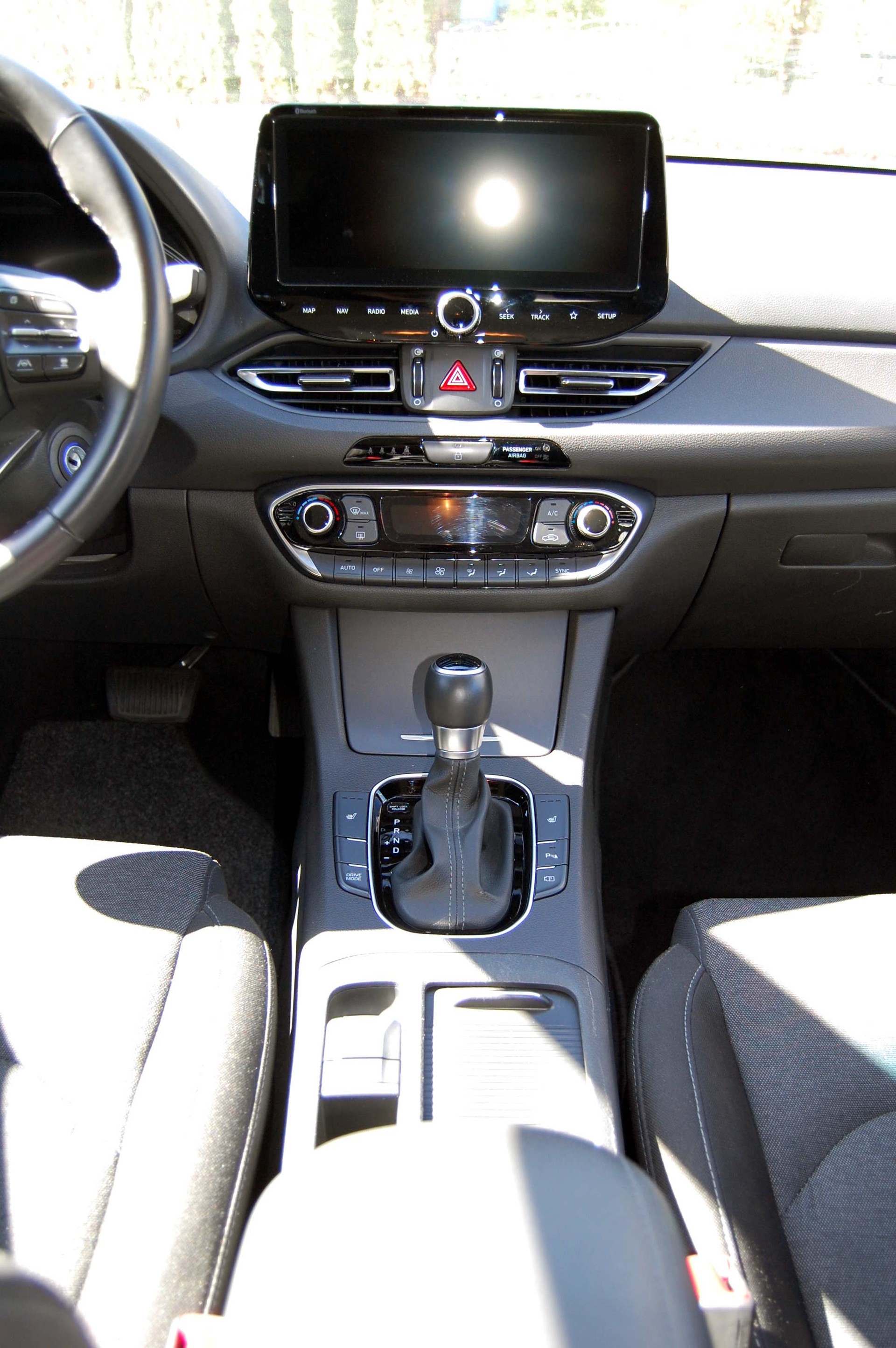 HYUNDAI i30 Wagon 1.5 T-GDi Amplia 48V MH DCT-image-9