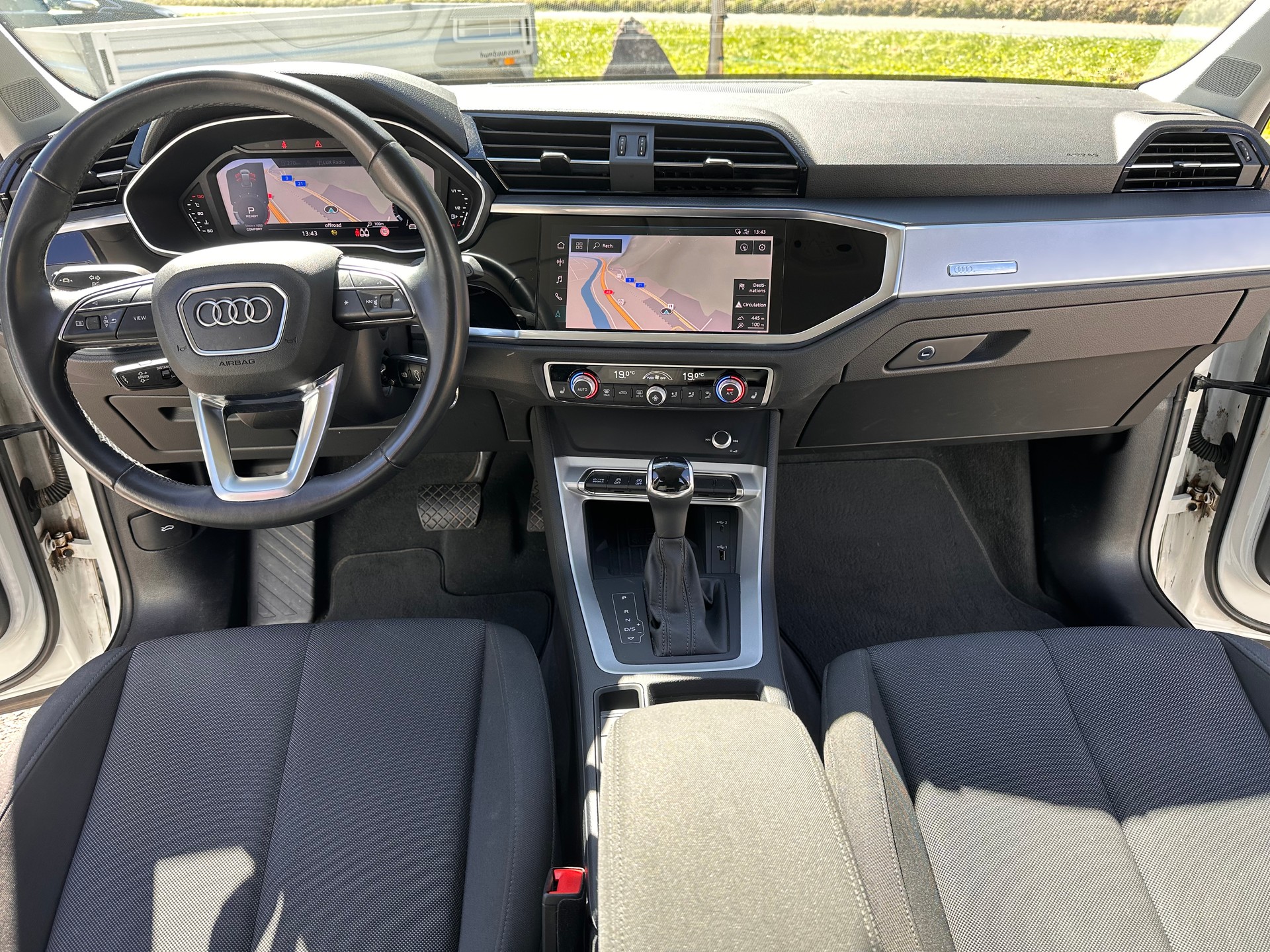 AUDI Q3 Sportback 35 TFSI Attraction S-tronic-image-9