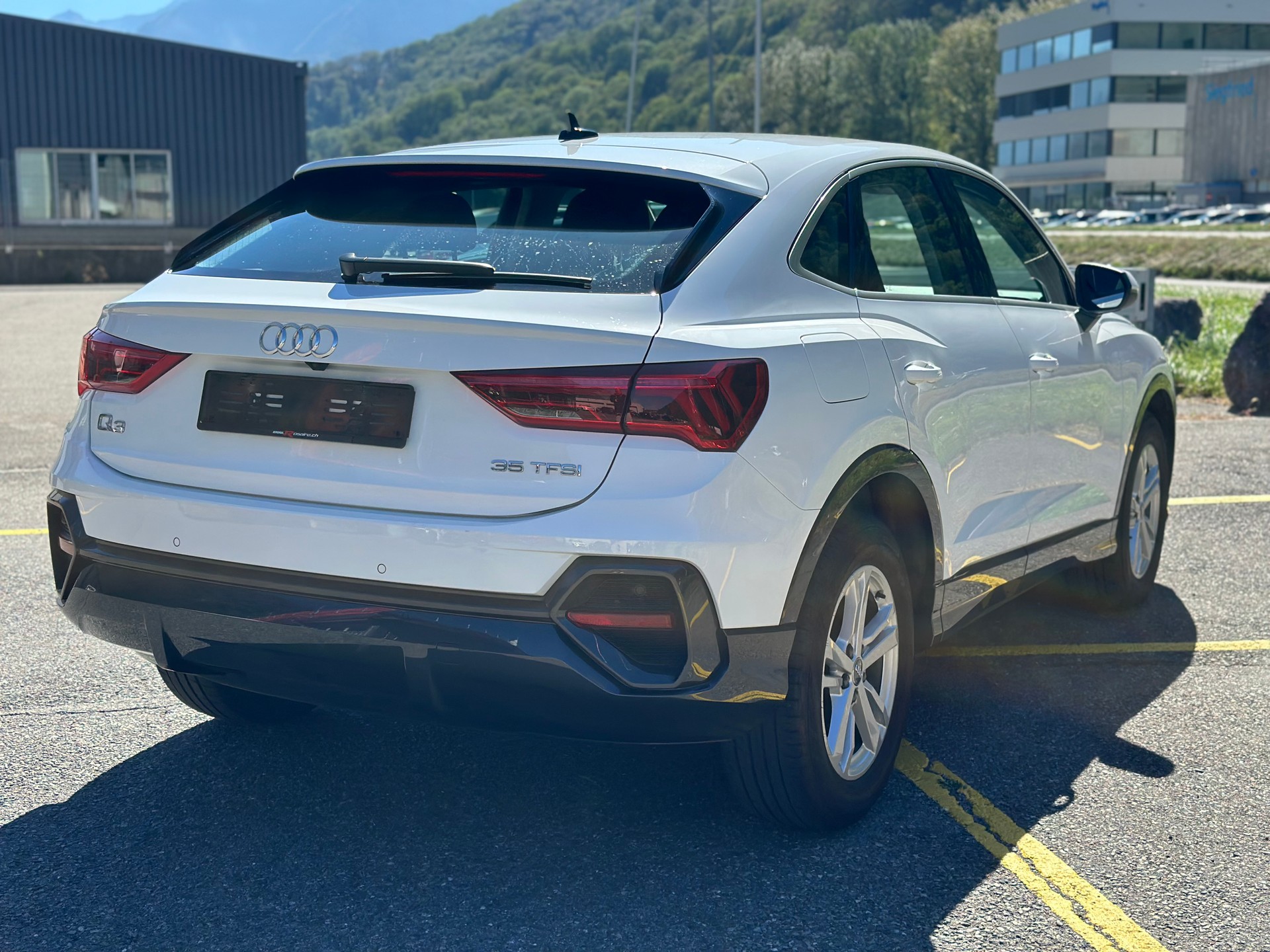 AUDI Q3 Sportback 35 TFSI Attraction S-tronic-image-4