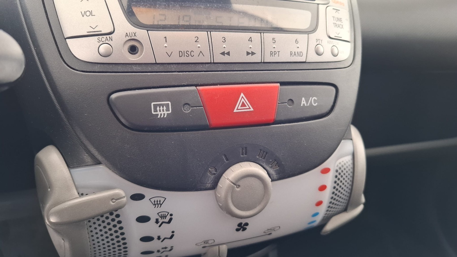 CITROEN C1 1.0i Séduction EGS-image-9