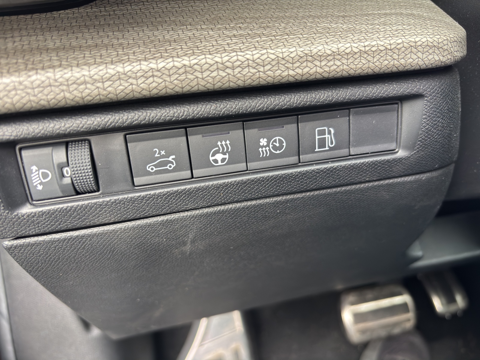 CITROEN C5 X 1.6 Plug-in Hybrid Shine-image-16