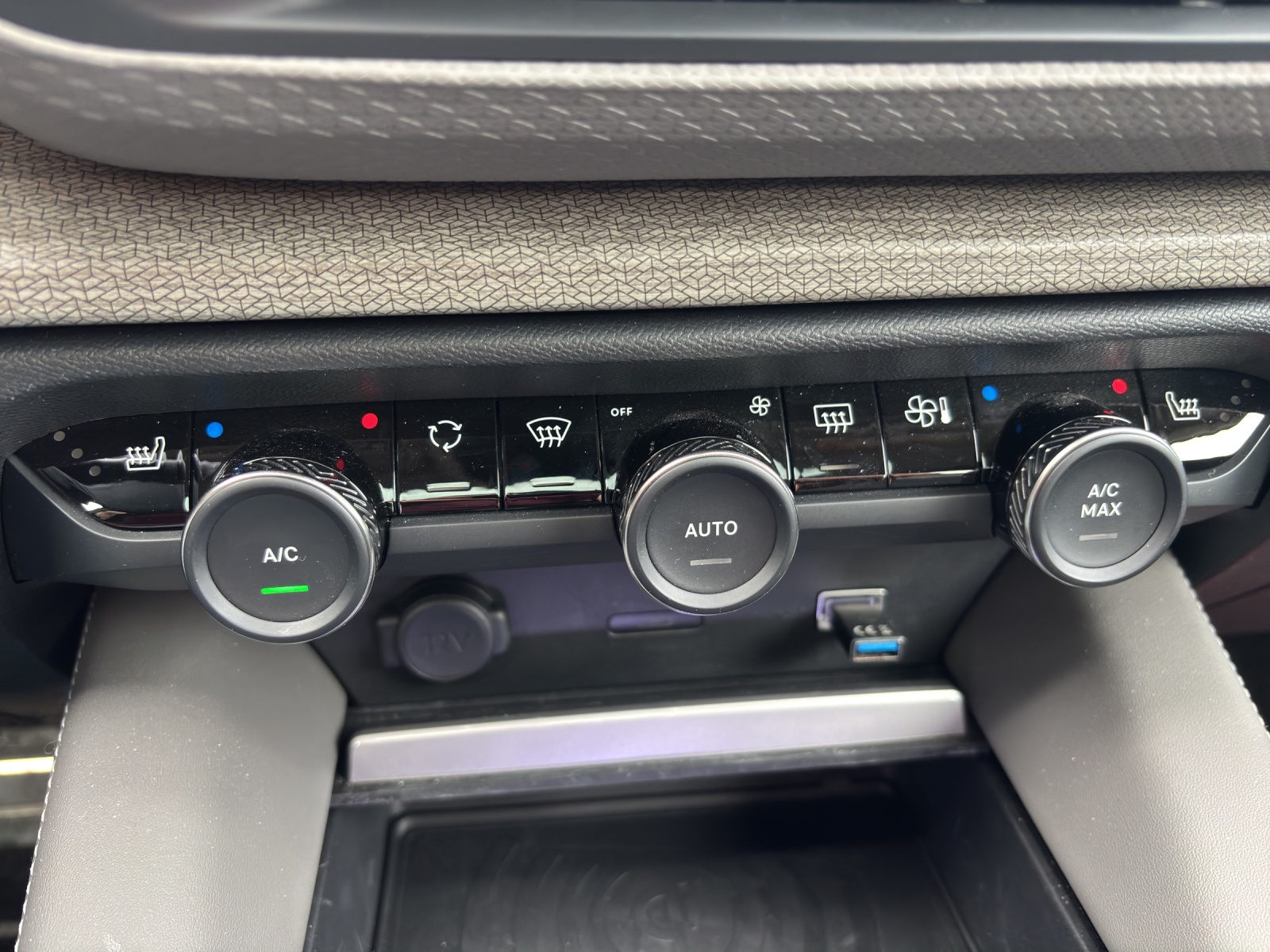 CITROEN C5 X 1.6 Plug-in Hybrid Shine-image-15