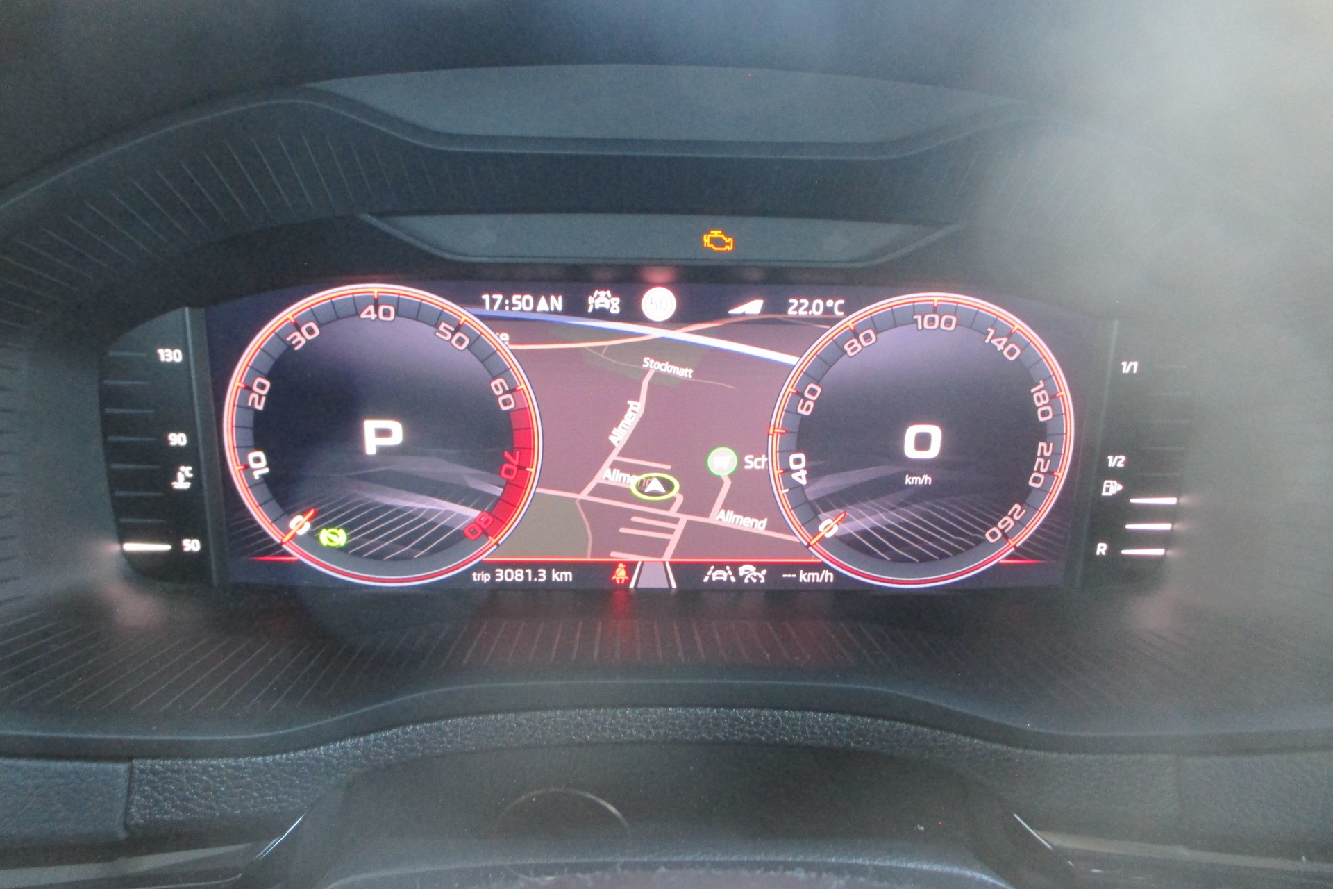 SKODA Karoq 2.0 TSI SportLine 4x4 DSG-image-13