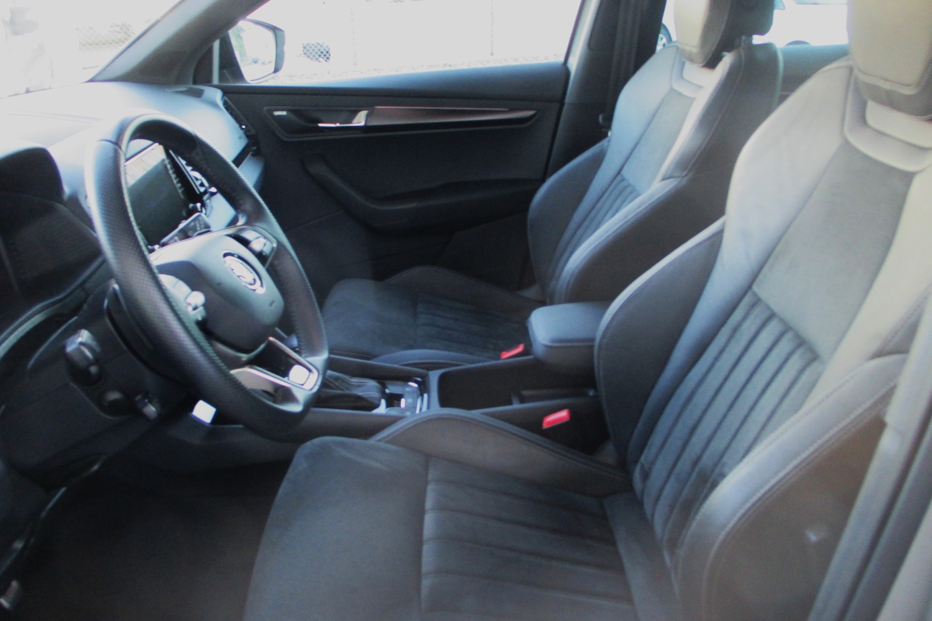 SKODA Karoq 2.0 TSI SportLine 4x4 DSG-image-4
