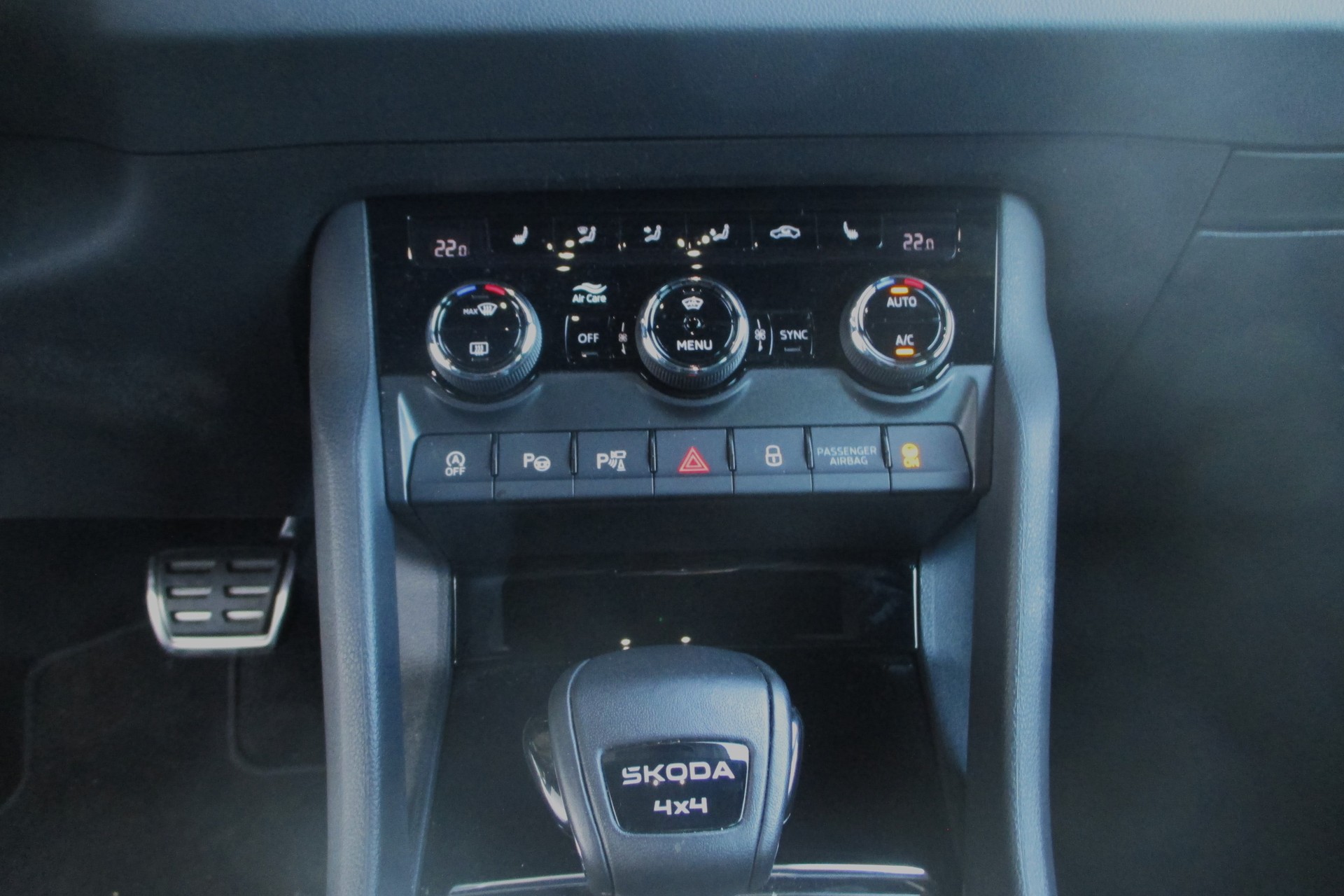 SKODA Karoq 2.0 TSI SportLine 4x4 DSG-image-7