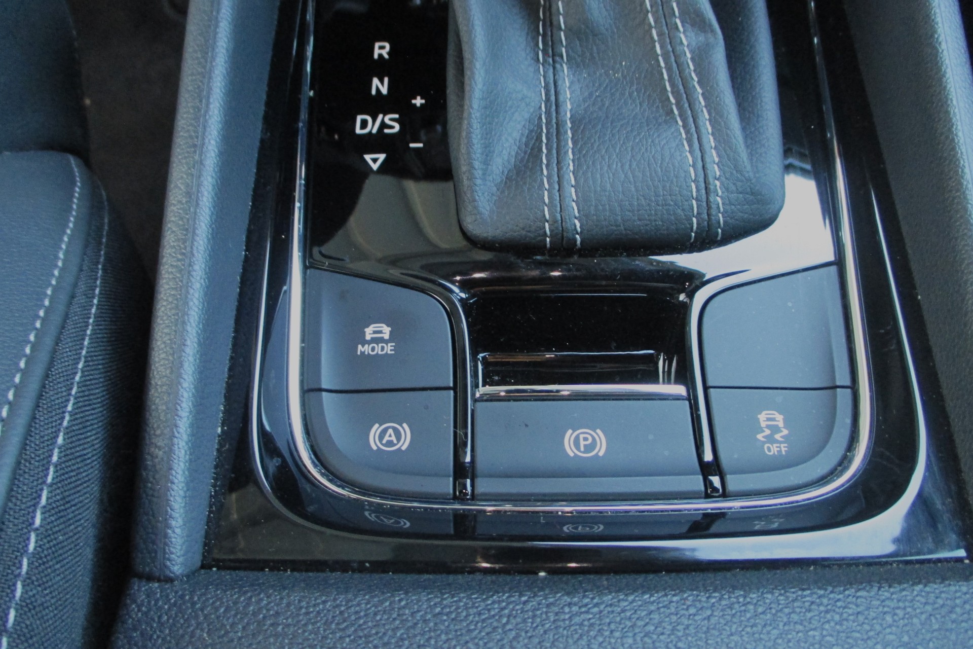 SKODA Karoq 2.0 TSI SportLine 4x4 DSG-image-8