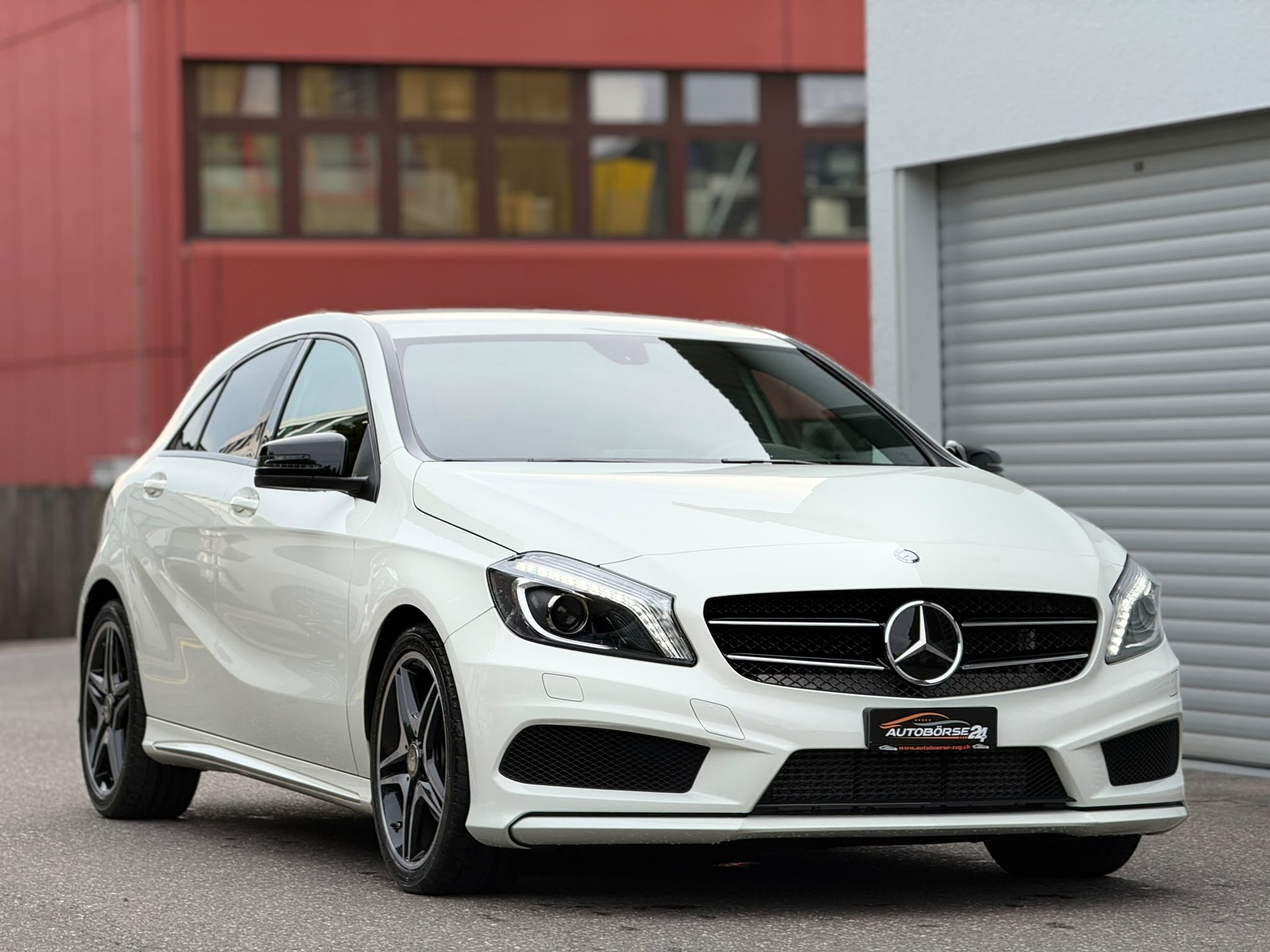 MERCEDES-BENZ A 180 AMG Line-showroom-element-1