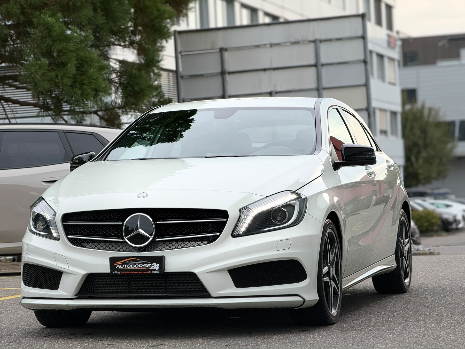 MERCEDES-BENZ A 180 AMG Line