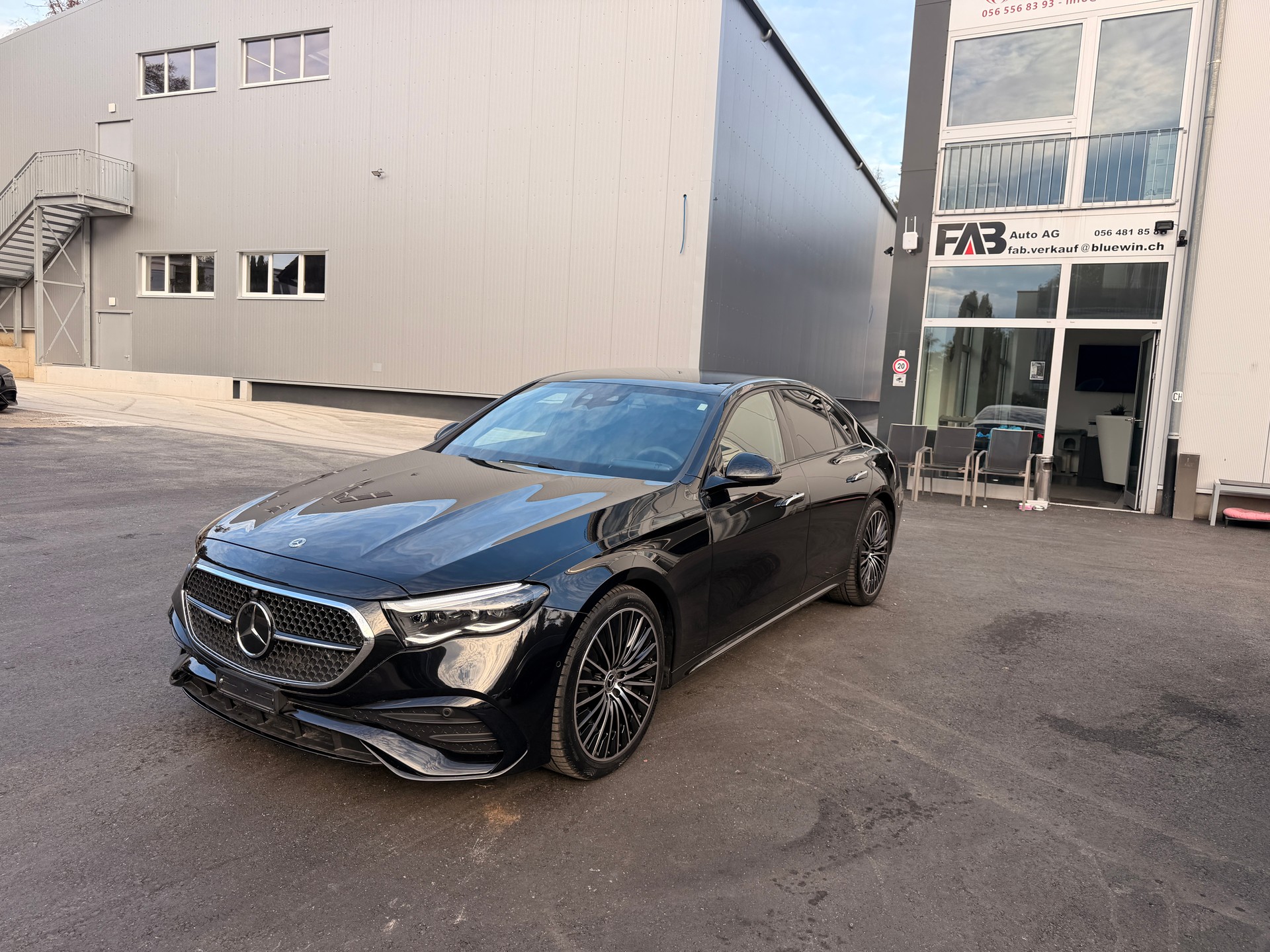 MERCEDES-BENZ E 220 d AMG Line 4Matic 9G-Tronic-showroom-element-1