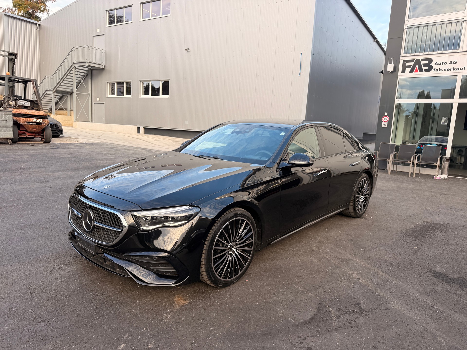 MERCEDES-BENZ E 220 d AMG Line 4Matic 9G-Tronic-image-10