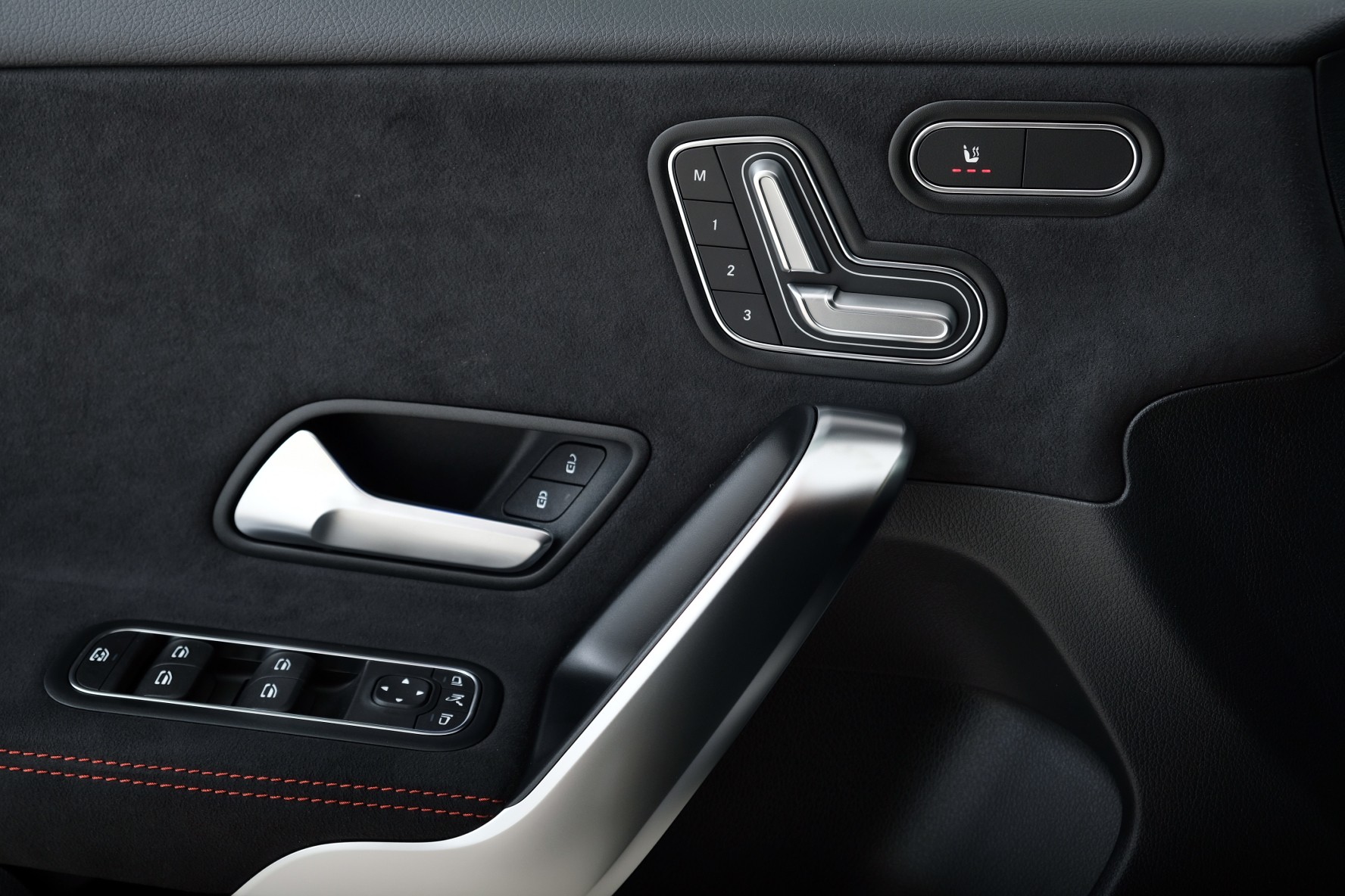 MERCEDES-BENZ A 250 AMG Line 4matic W177-image-9