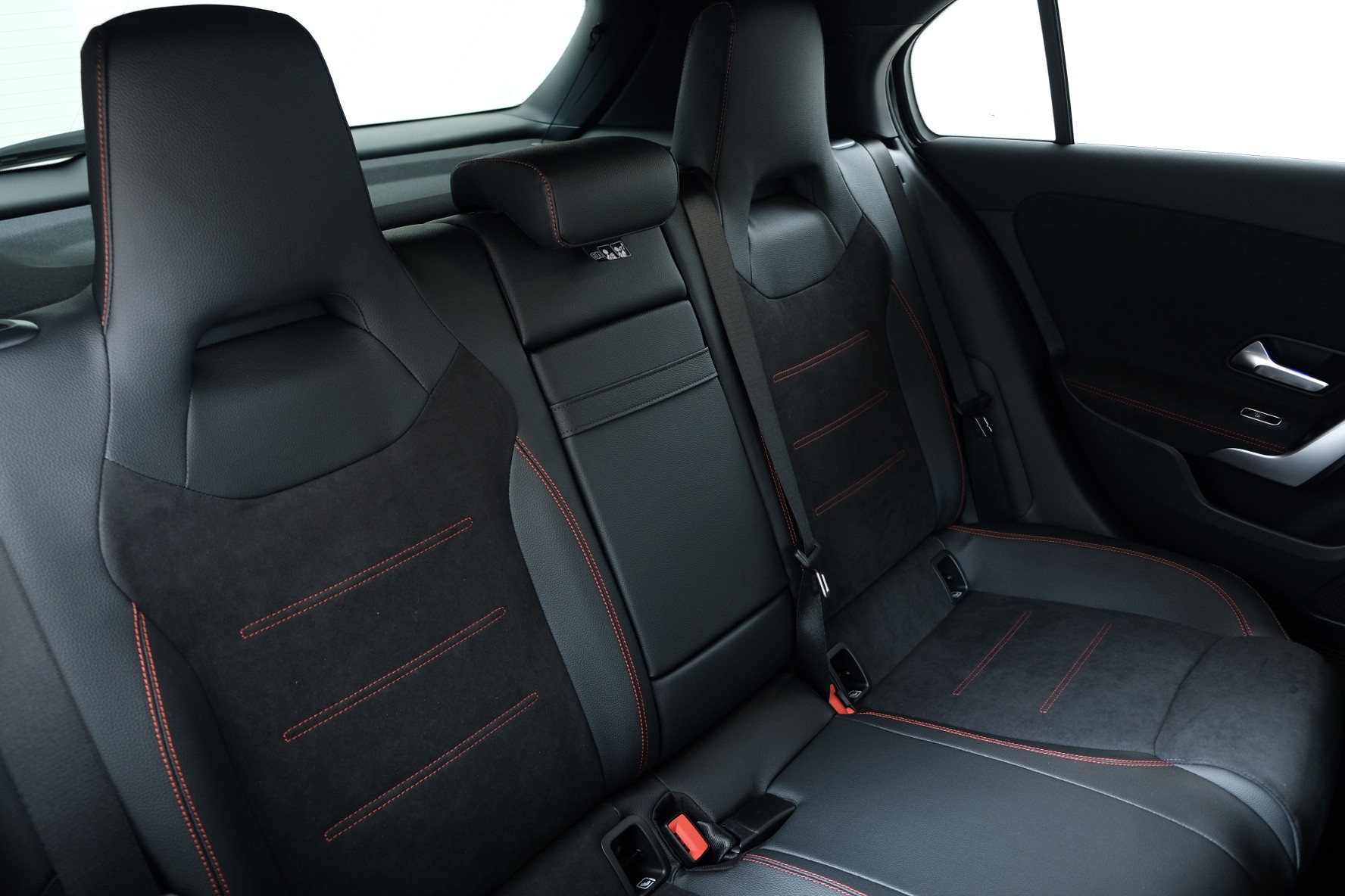 MERCEDES-BENZ A 250 AMG Line 4matic W177-image-11