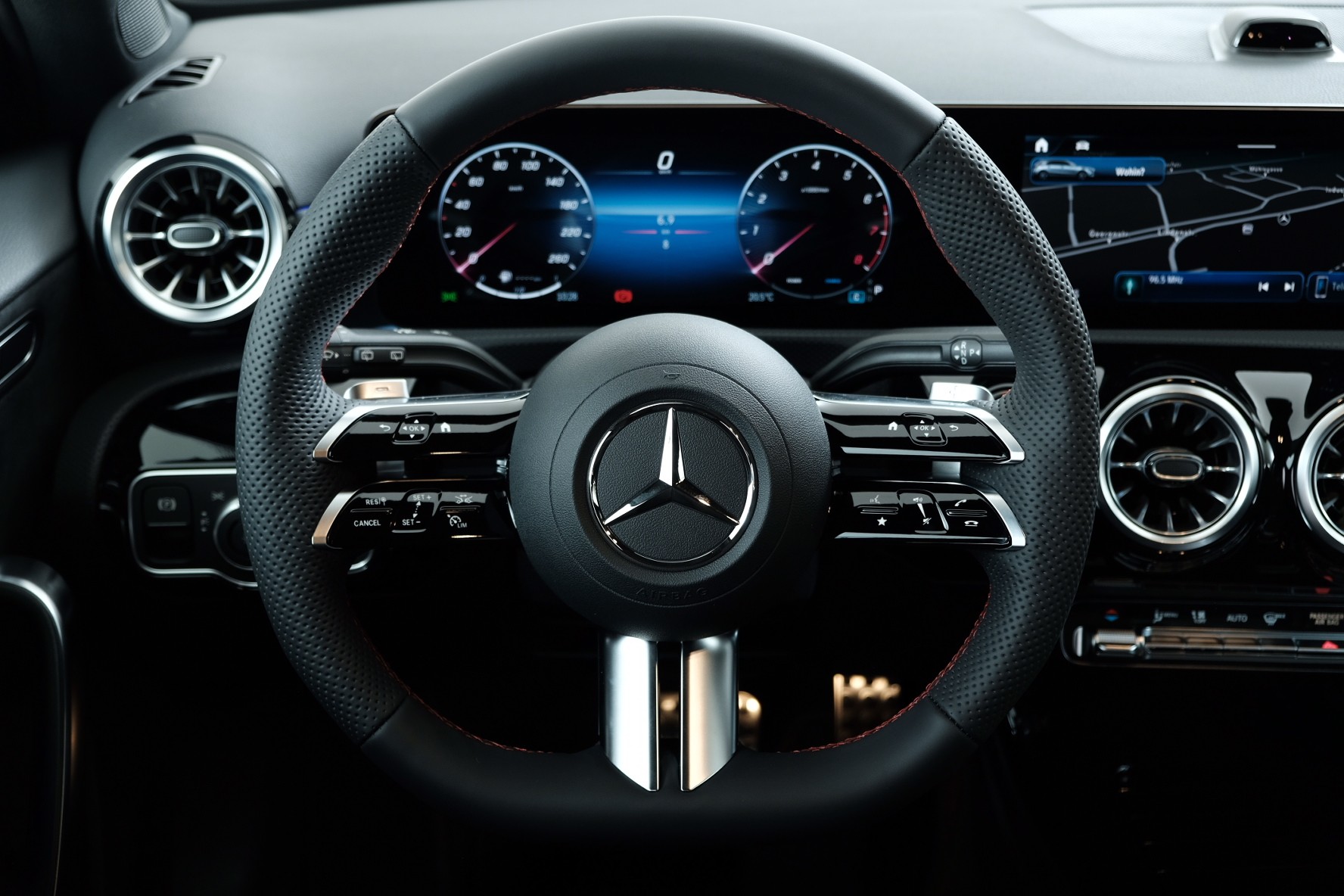 MERCEDES-BENZ A 250 AMG Line 4matic W177-image-7