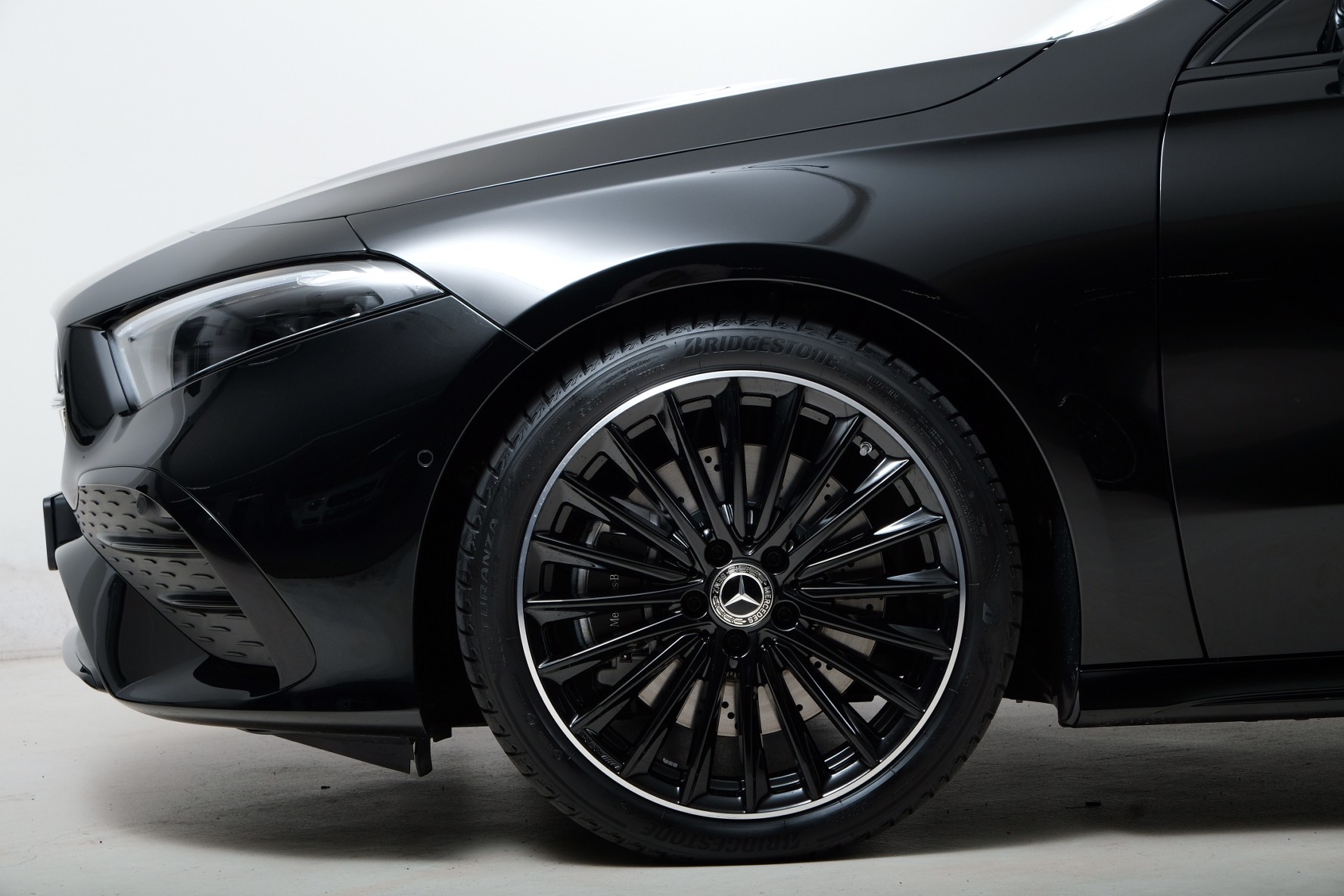 MERCEDES-BENZ A 250 AMG Line 4matic W177-image-2