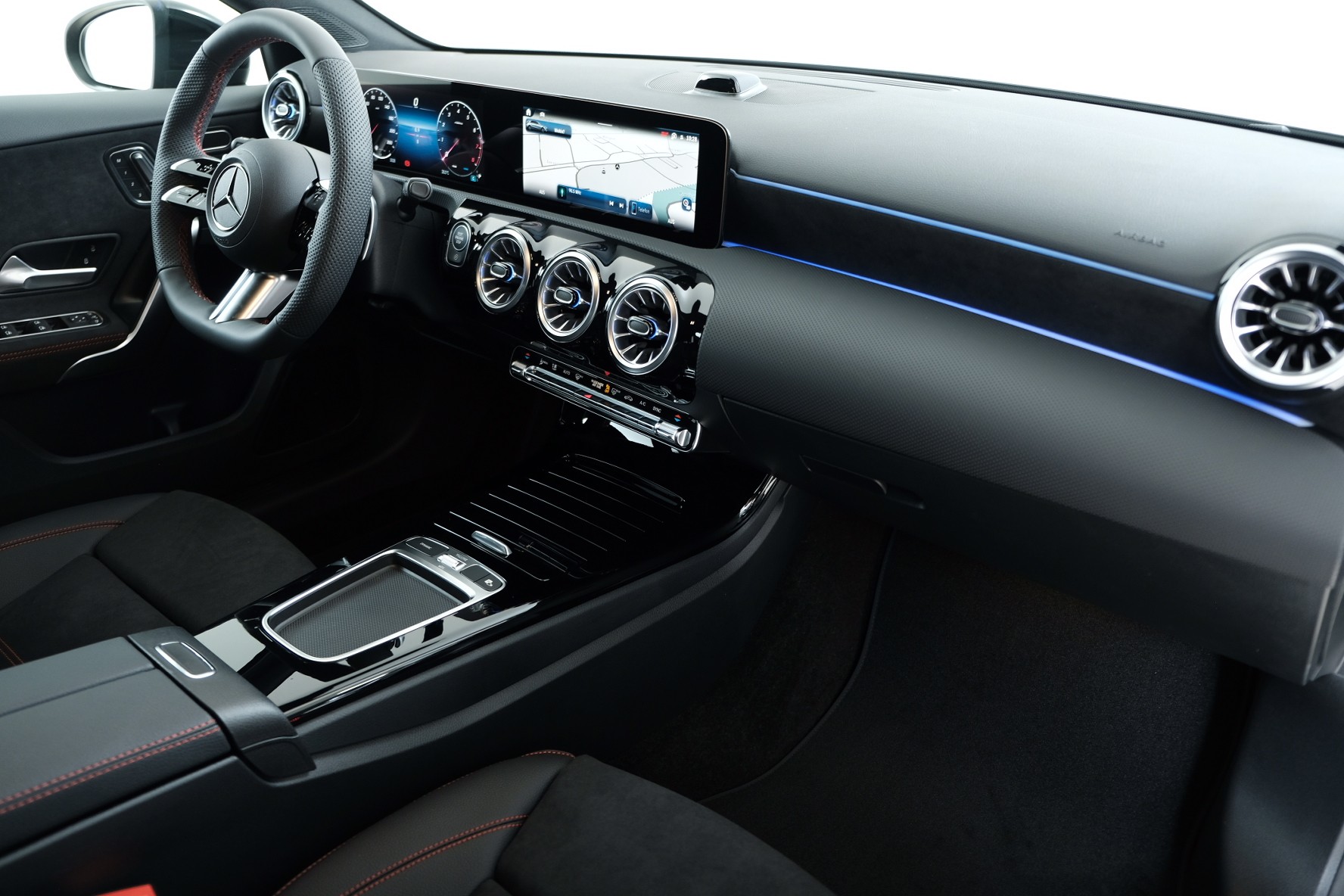 MERCEDES-BENZ A 250 AMG Line 4matic W177-image-5