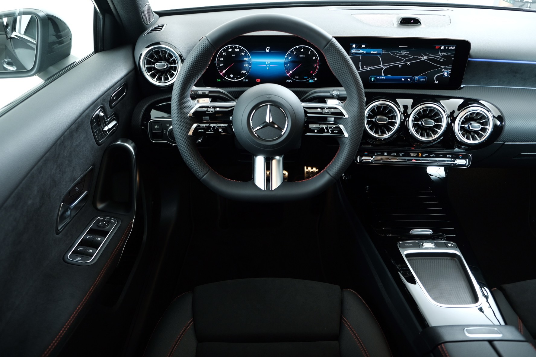 MERCEDES-BENZ A 250 AMG Line 4matic W177-image-6