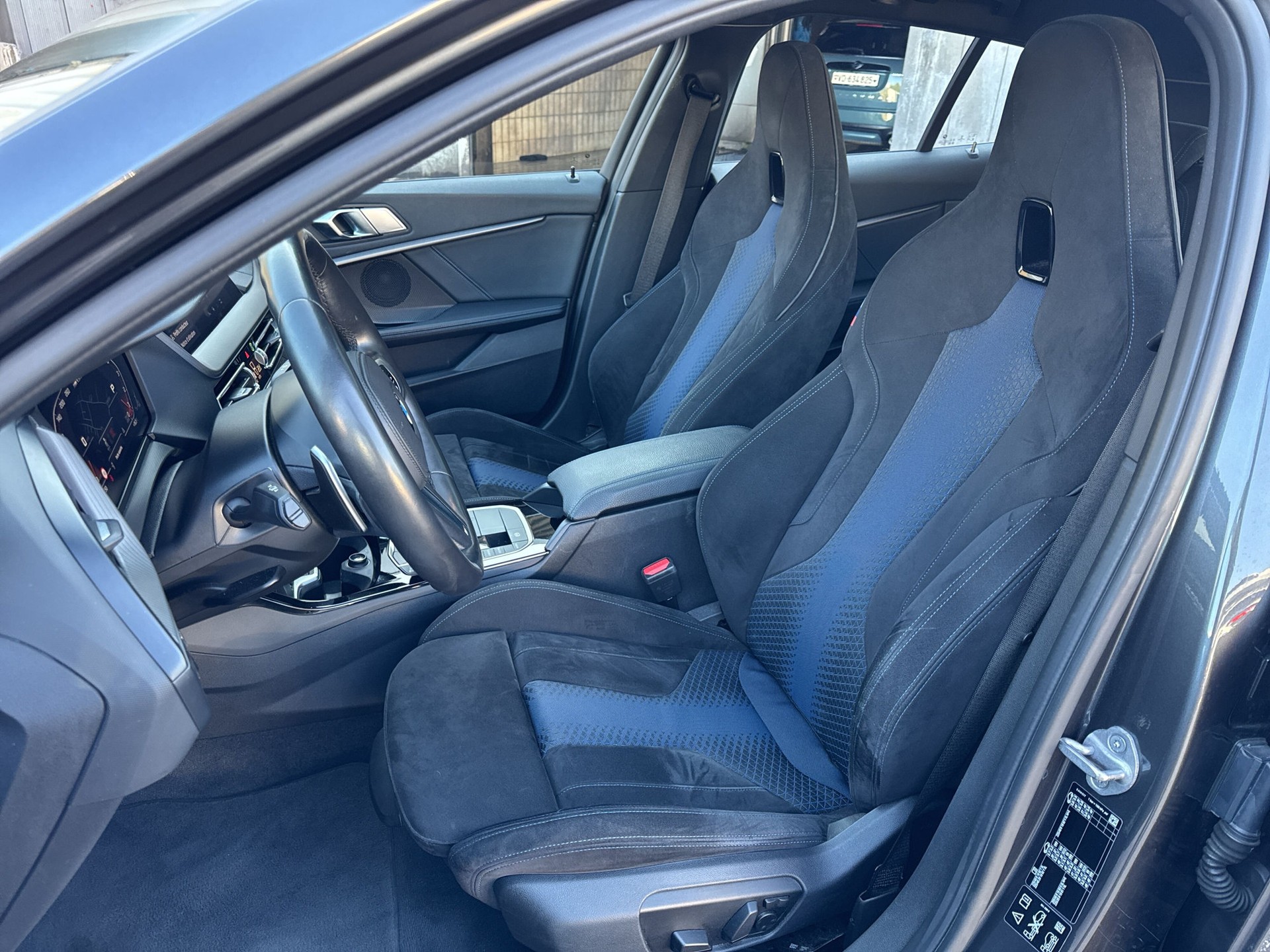 BMW M135i xDrive Steptronic-image-9