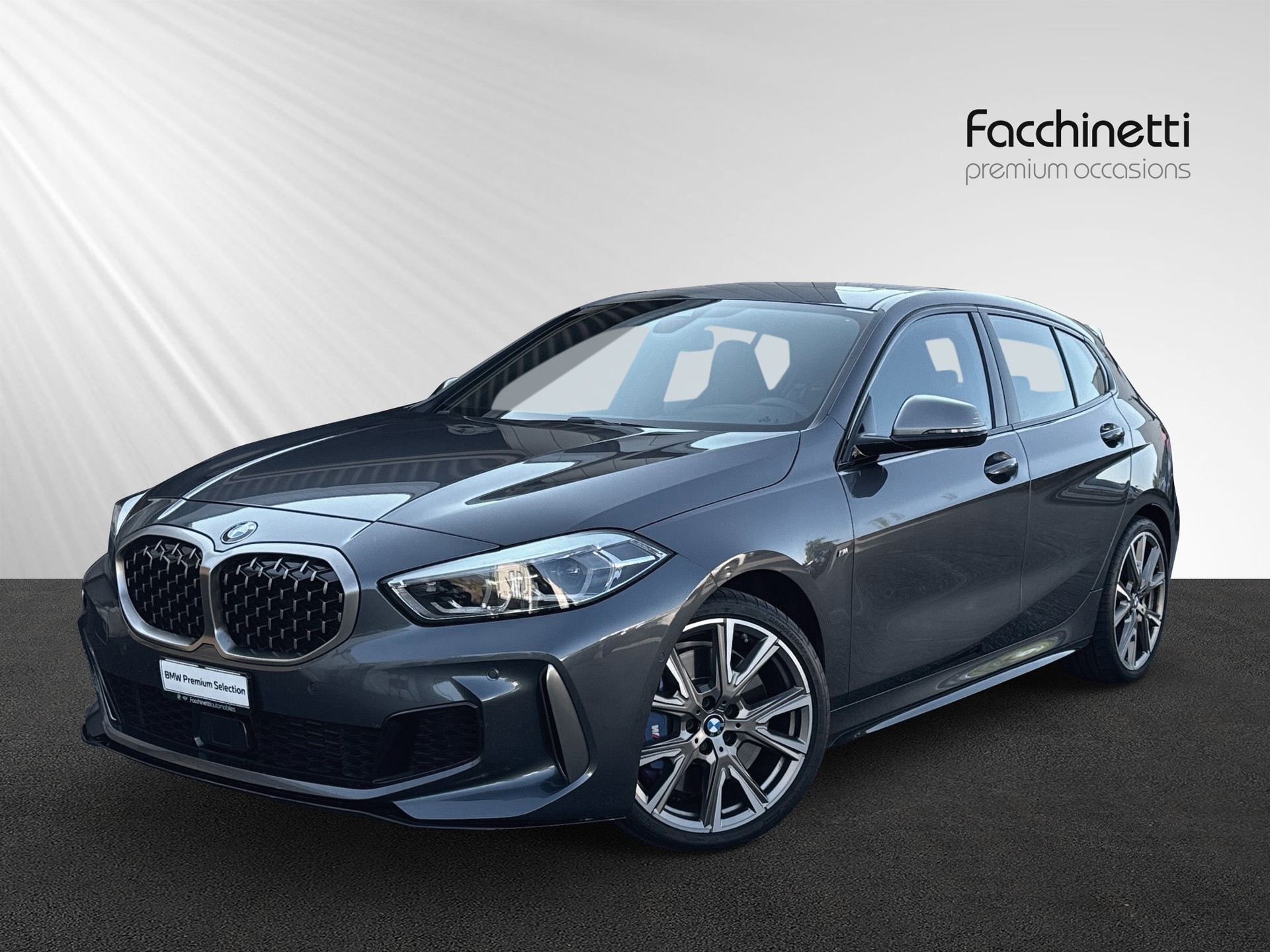 BMW M135i xDrive Steptronic-image-0