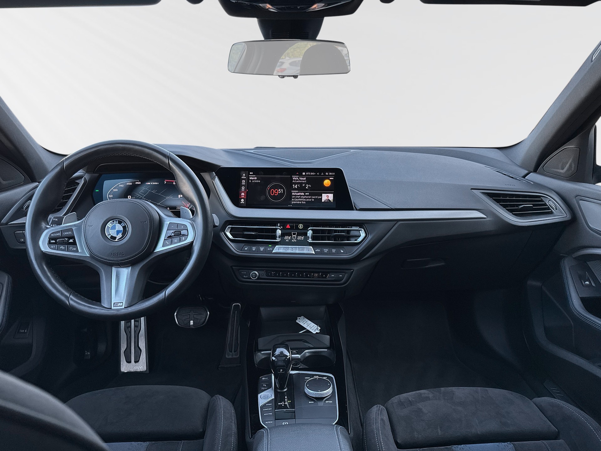 BMW M135i xDrive Steptronic-image-5