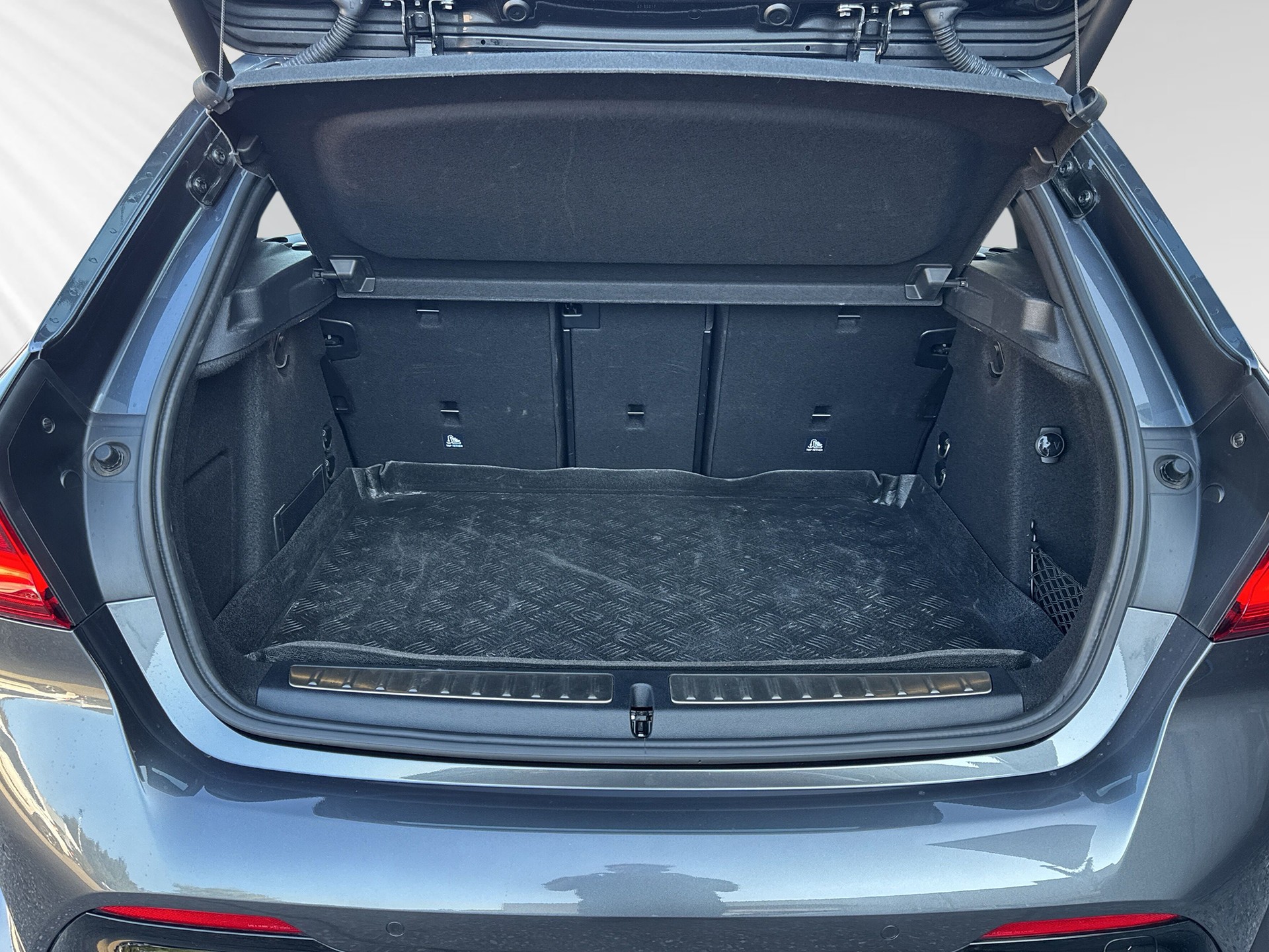 BMW M135i xDrive Steptronic-image-7