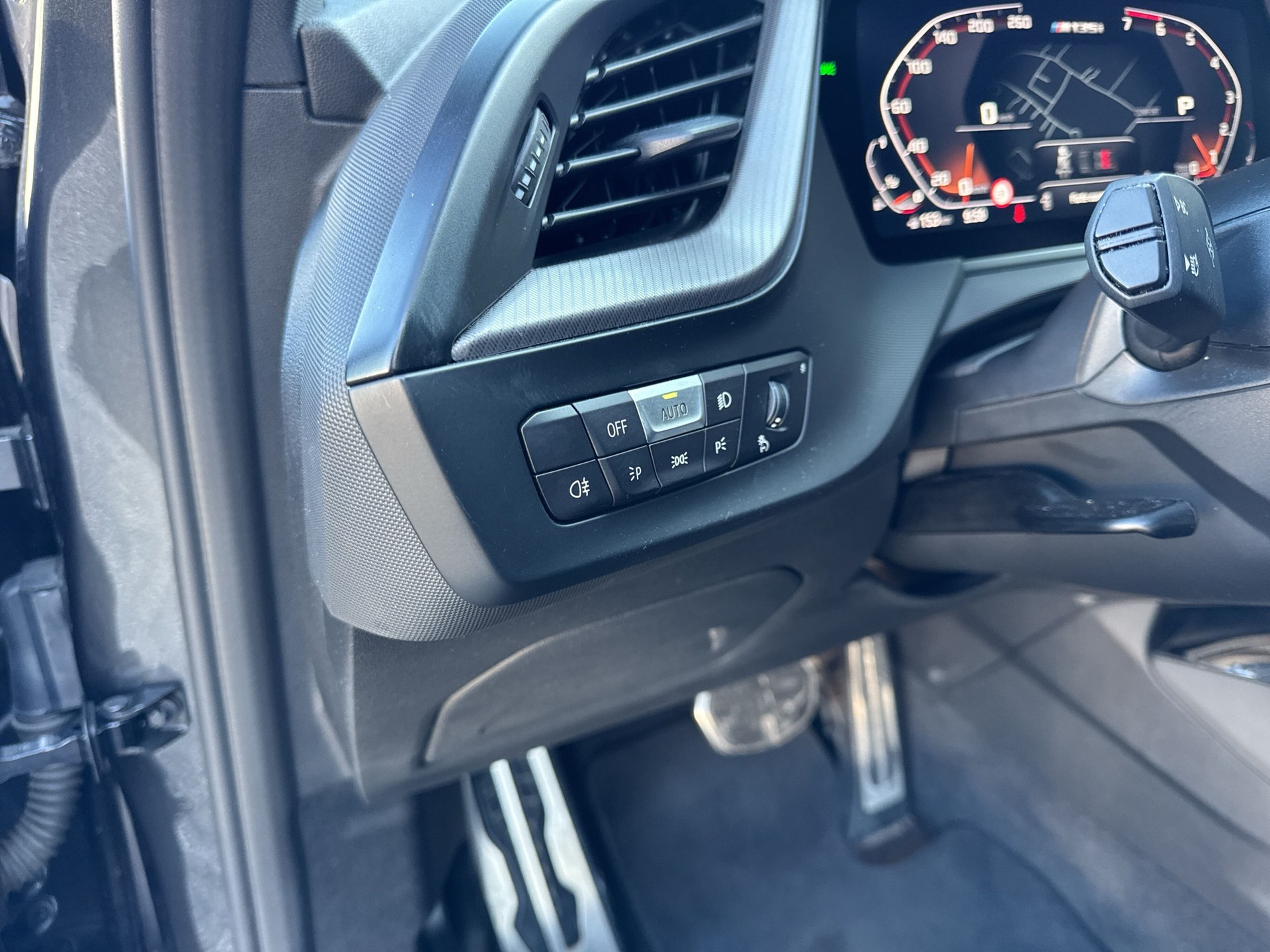BMW M135i xDrive Steptronic-image-19