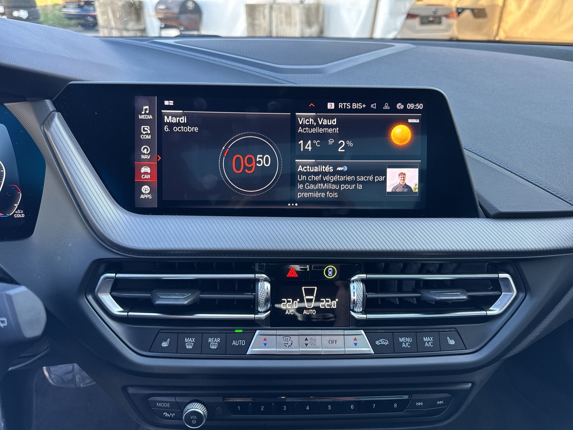 BMW M135i xDrive Steptronic-image-10