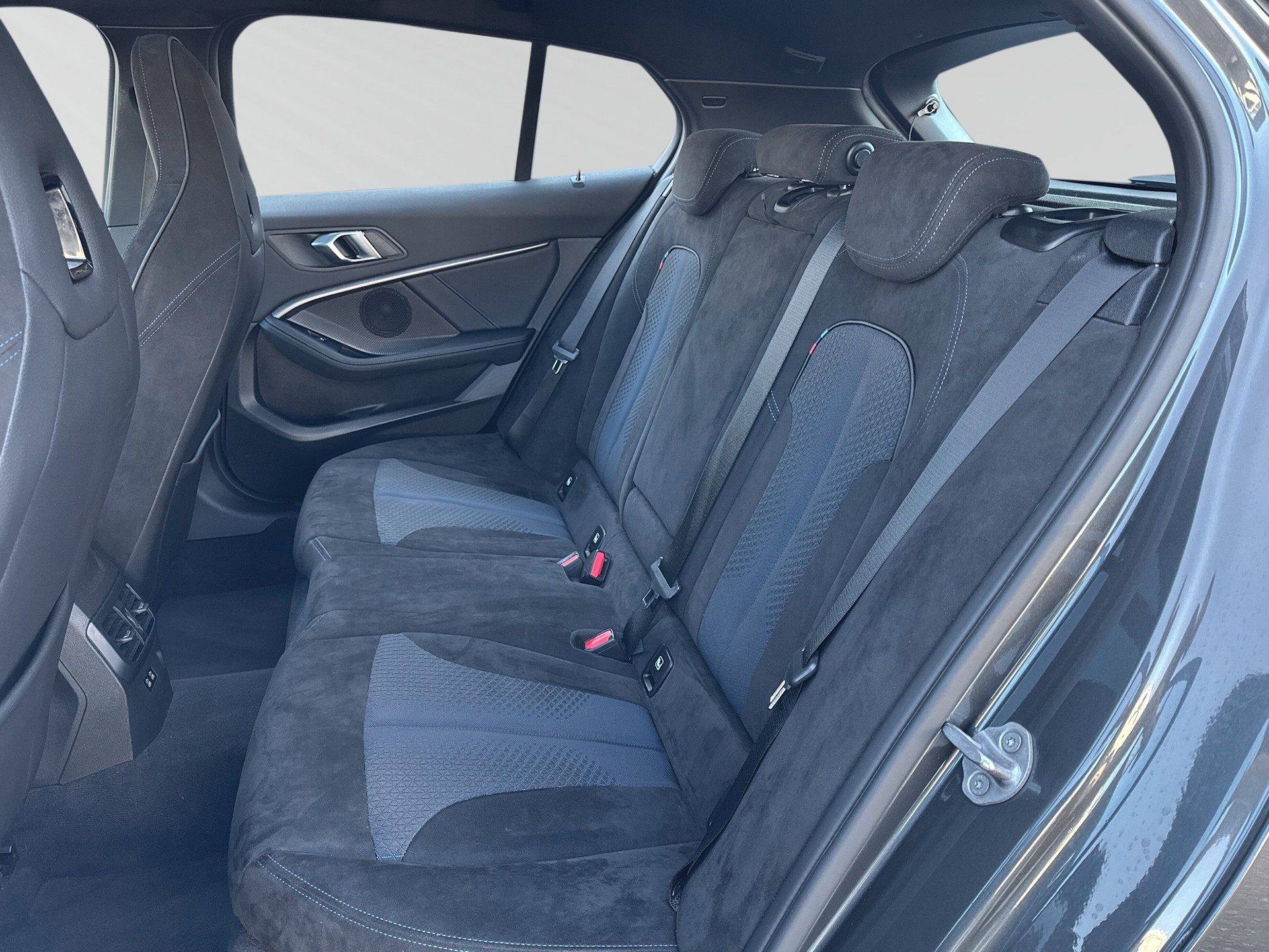 BMW M135i xDrive Steptronic-image-6
