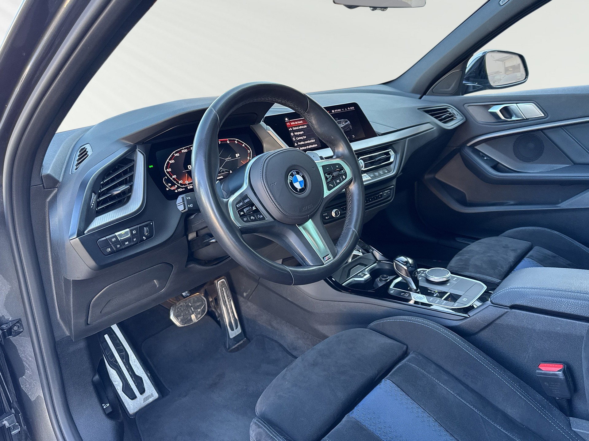 BMW M135i xDrive Steptronic-image-3